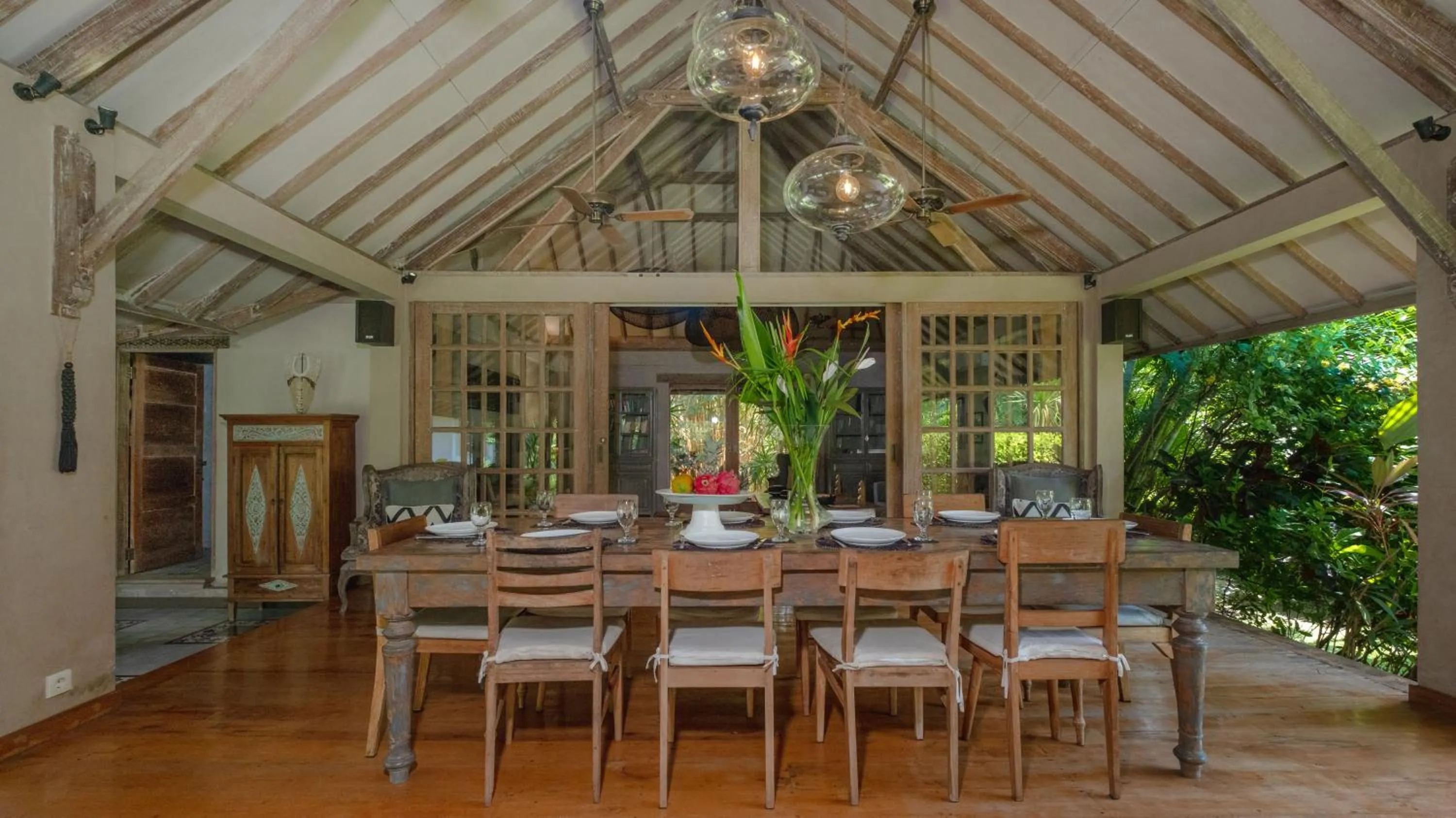 Dining area in Villa Koyama by Villa Finder