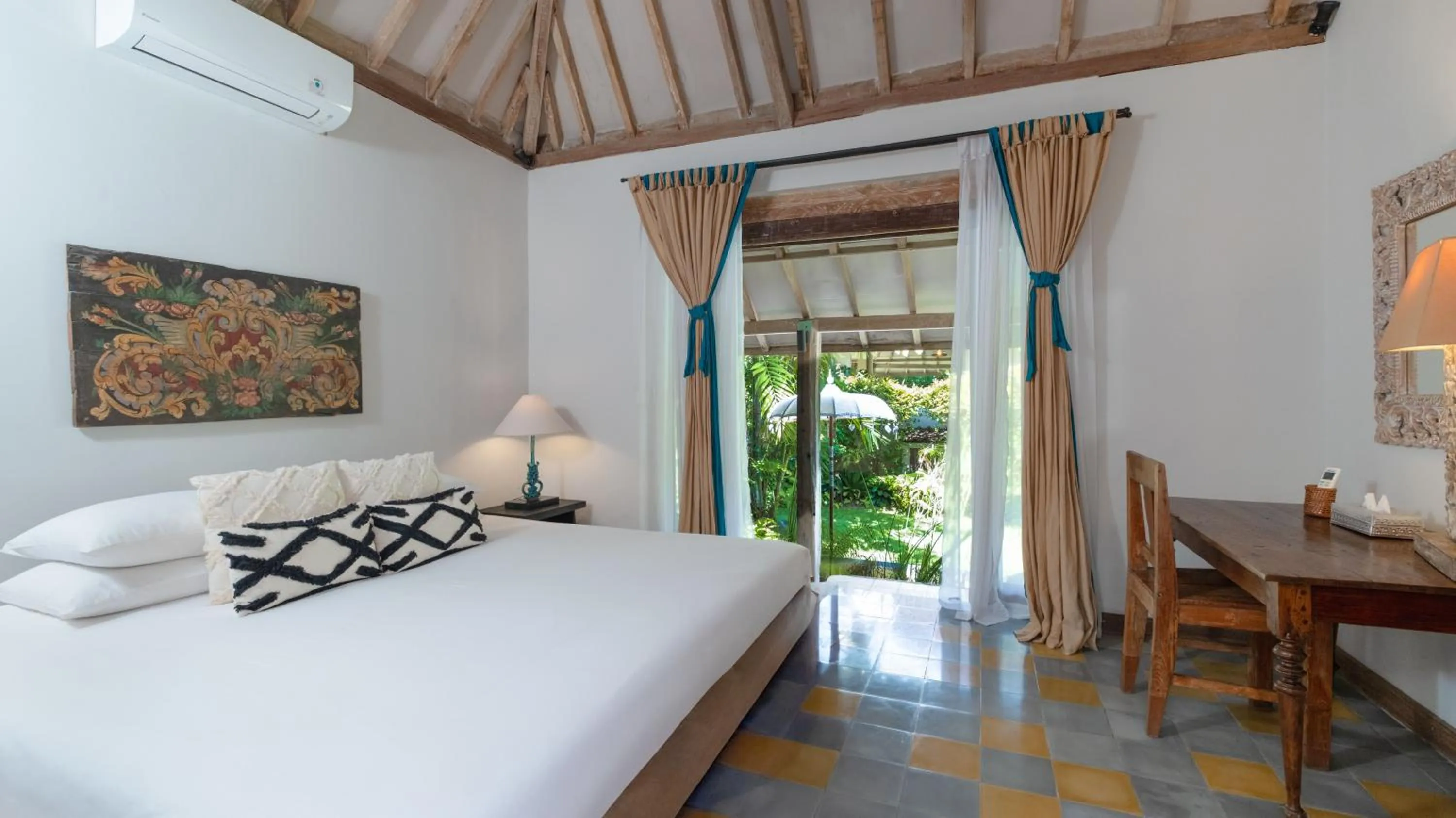 Bedroom, Bed in Villa Koyama by Villa Finder