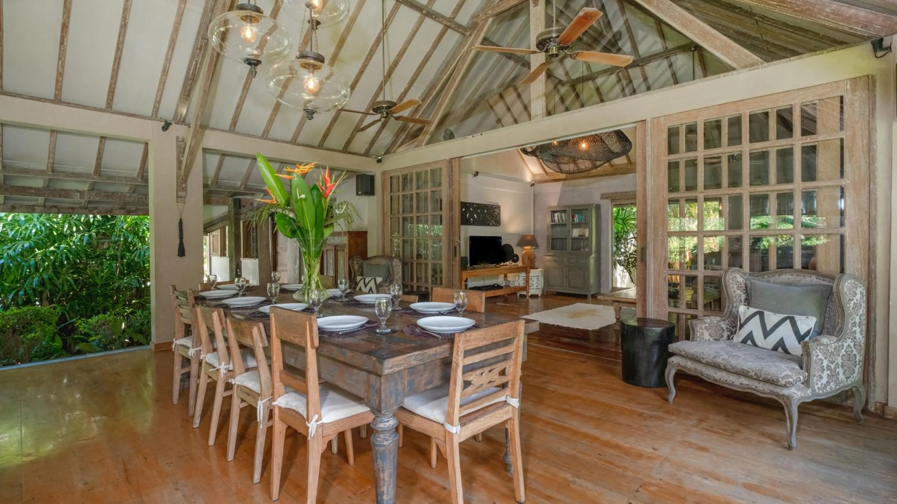 Dining area in Villa Koyama by Villa Finder