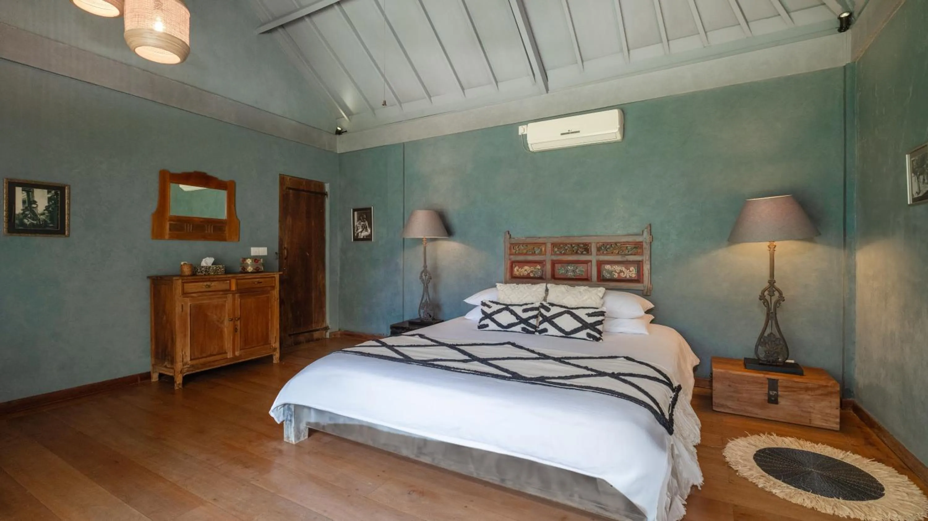 Bedroom, Bed in Villa Koyama by Villa Finder