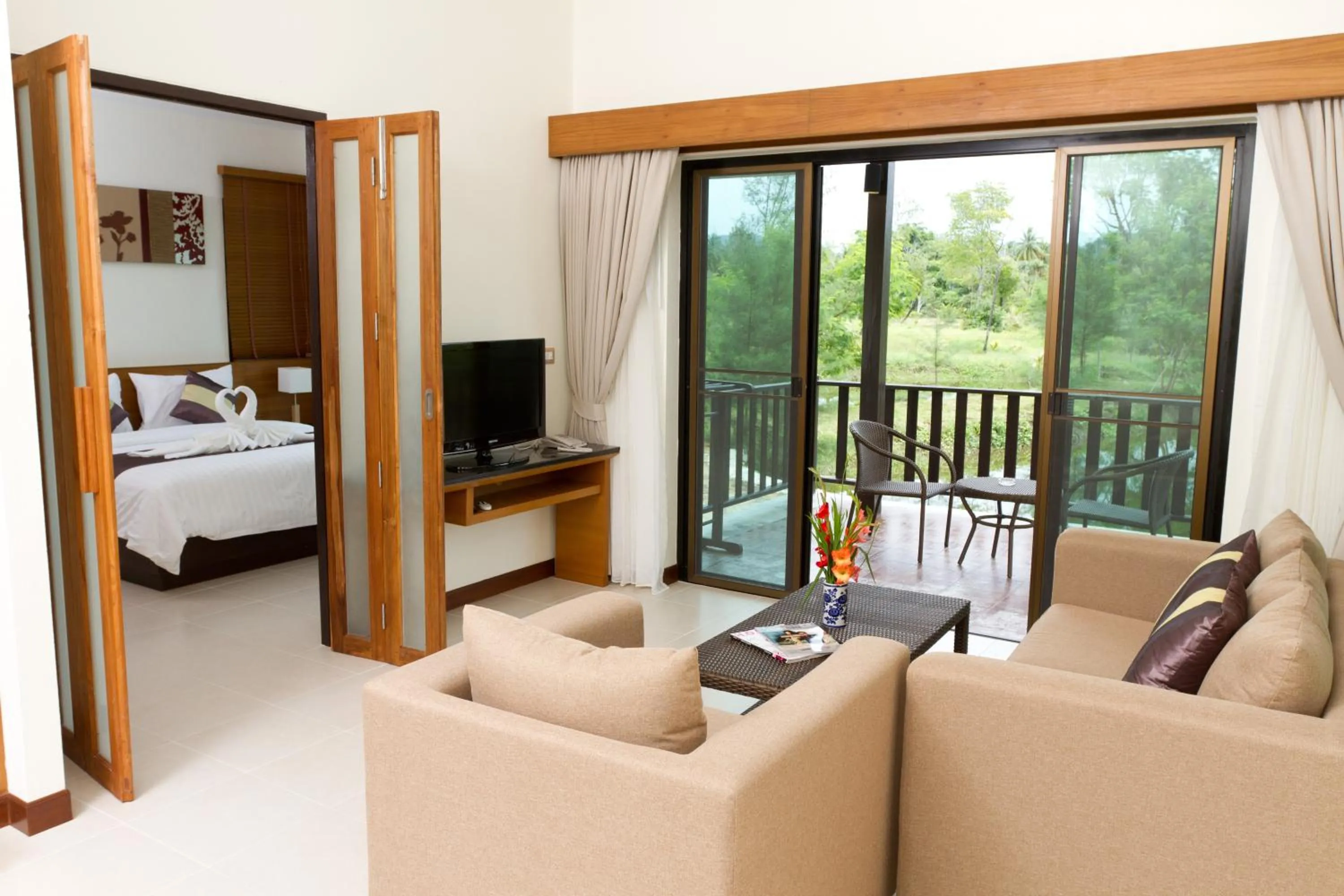 Seating area, Bed in Khaolak Blue Lagoon Resort - SHA Extra Plus