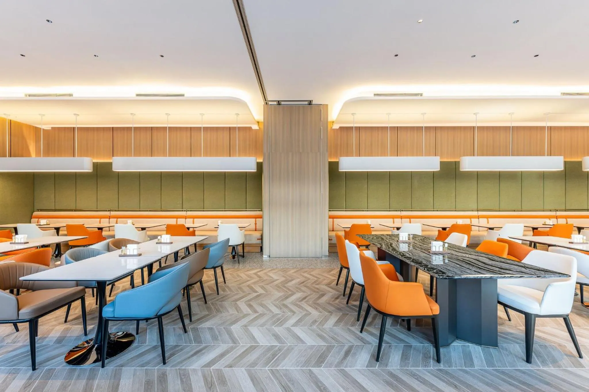 Restaurant/places to eat in Holiday Inn Express Shanghai Changyang Road by IHG