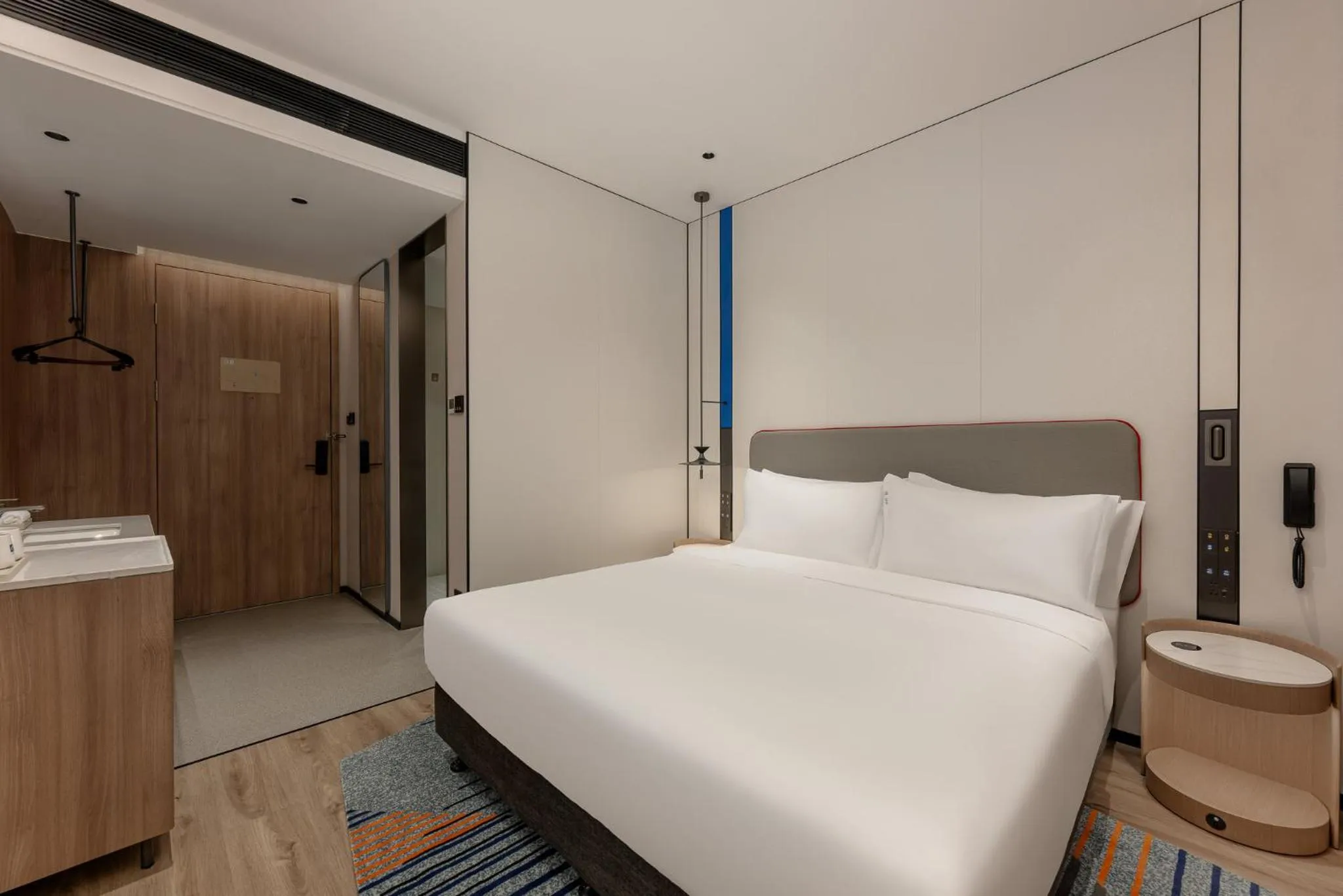 Photo of the whole room, Bed in Holiday Inn Express Shanghai Changyang Road by IHG