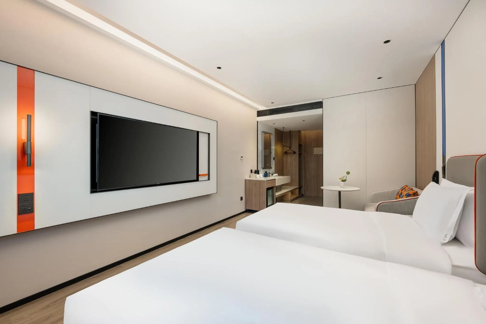 Photo of the whole room, Bed in Holiday Inn Express Shanghai Changyang Road by IHG