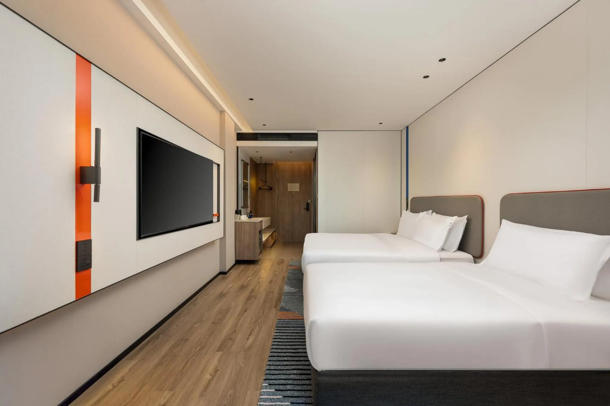 Photo of the whole room, Bed in Holiday Inn Express Shanghai Changyang Road by IHG