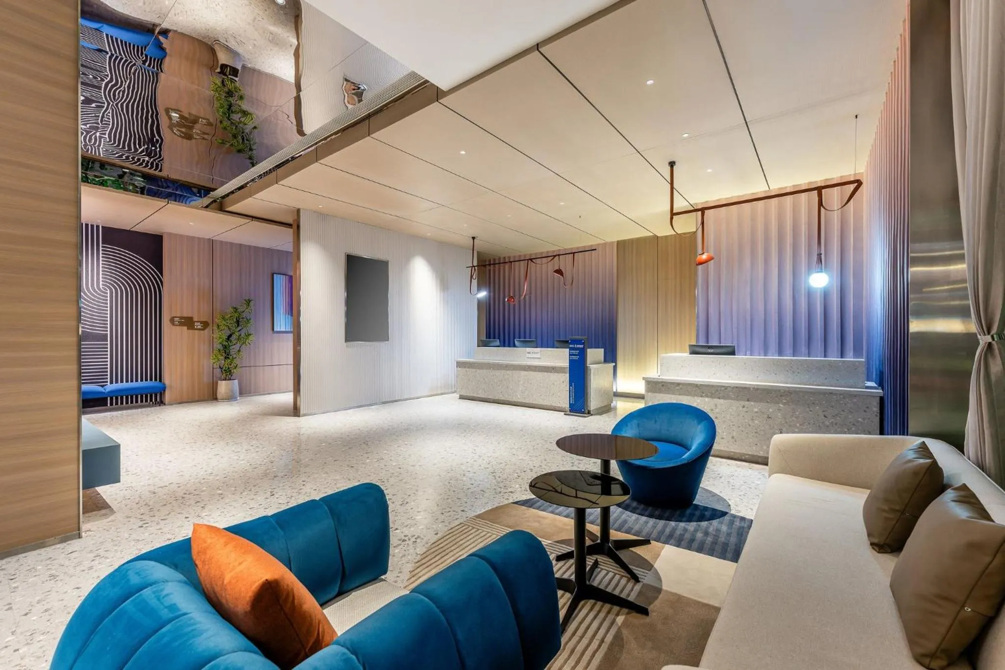 Property building, Bed in Holiday Inn Express Shanghai Changyang Road by IHG