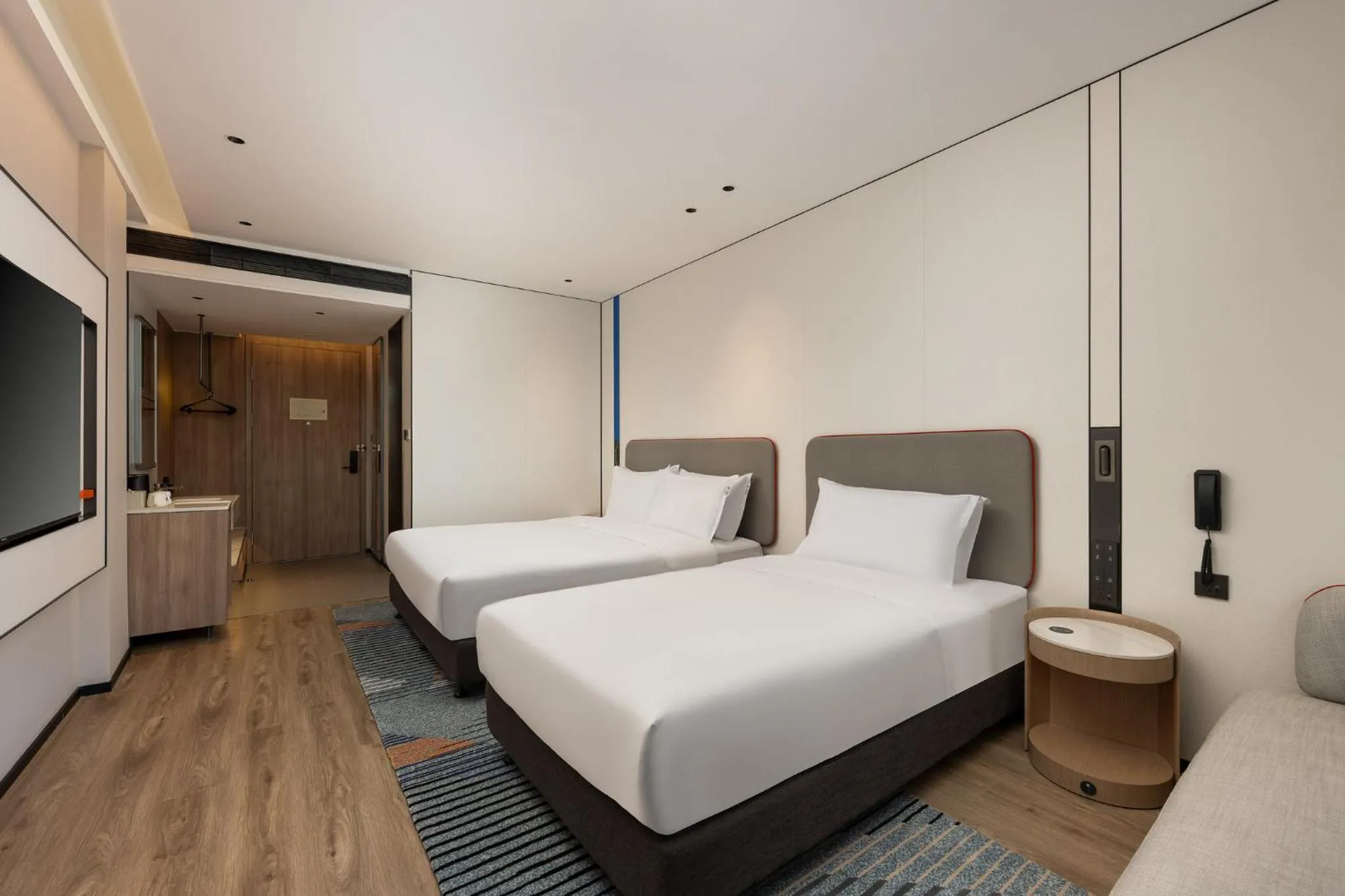Photo of the whole room, Bed in Holiday Inn Express Shanghai Changyang Road by IHG