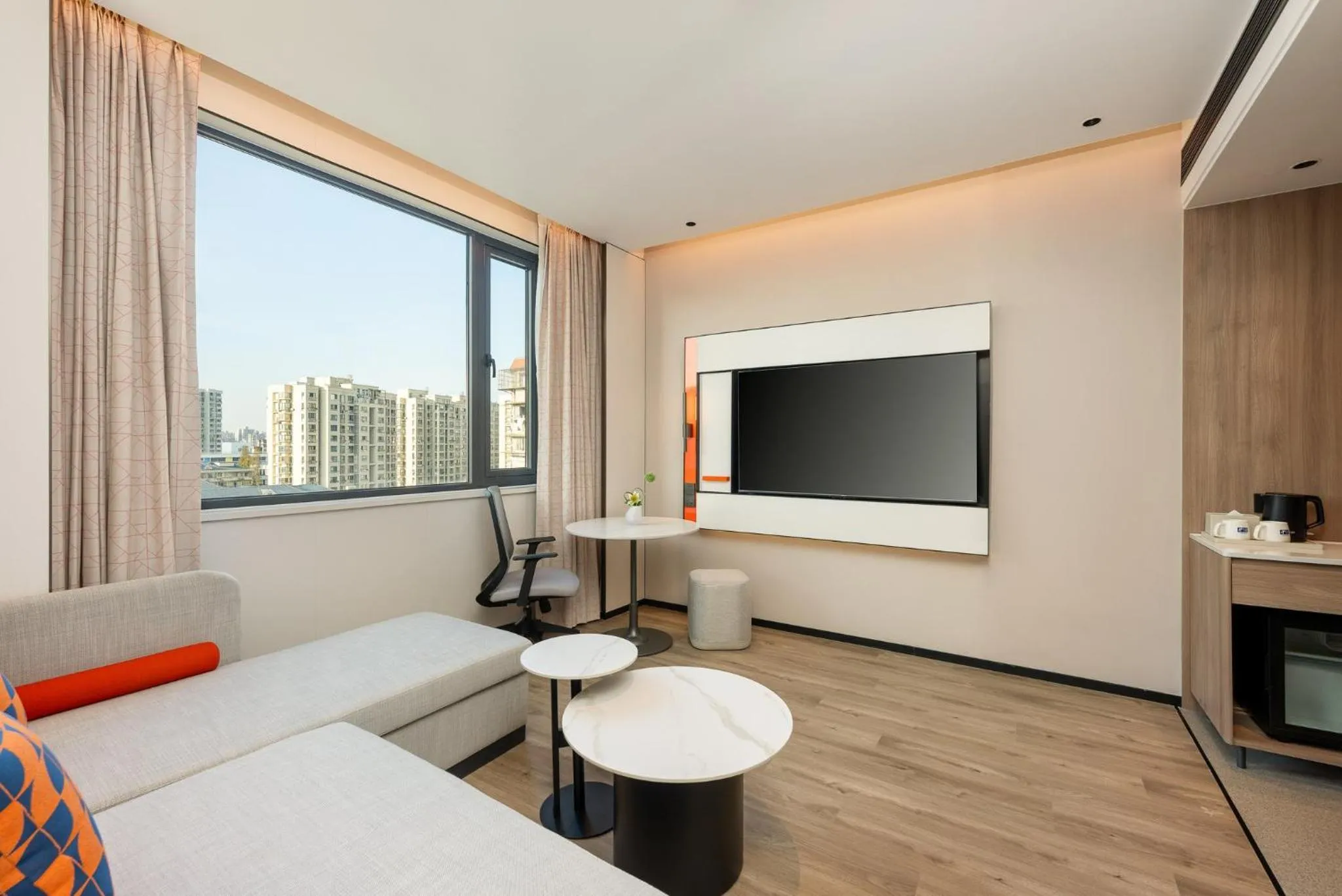 Photo of the whole room in Holiday Inn Express Shanghai Changyang Road by IHG