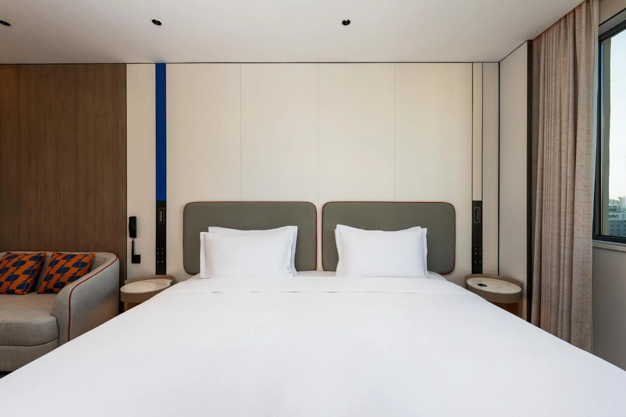 Photo of the whole room, Bed in Holiday Inn Express Shanghai Changyang Road by IHG