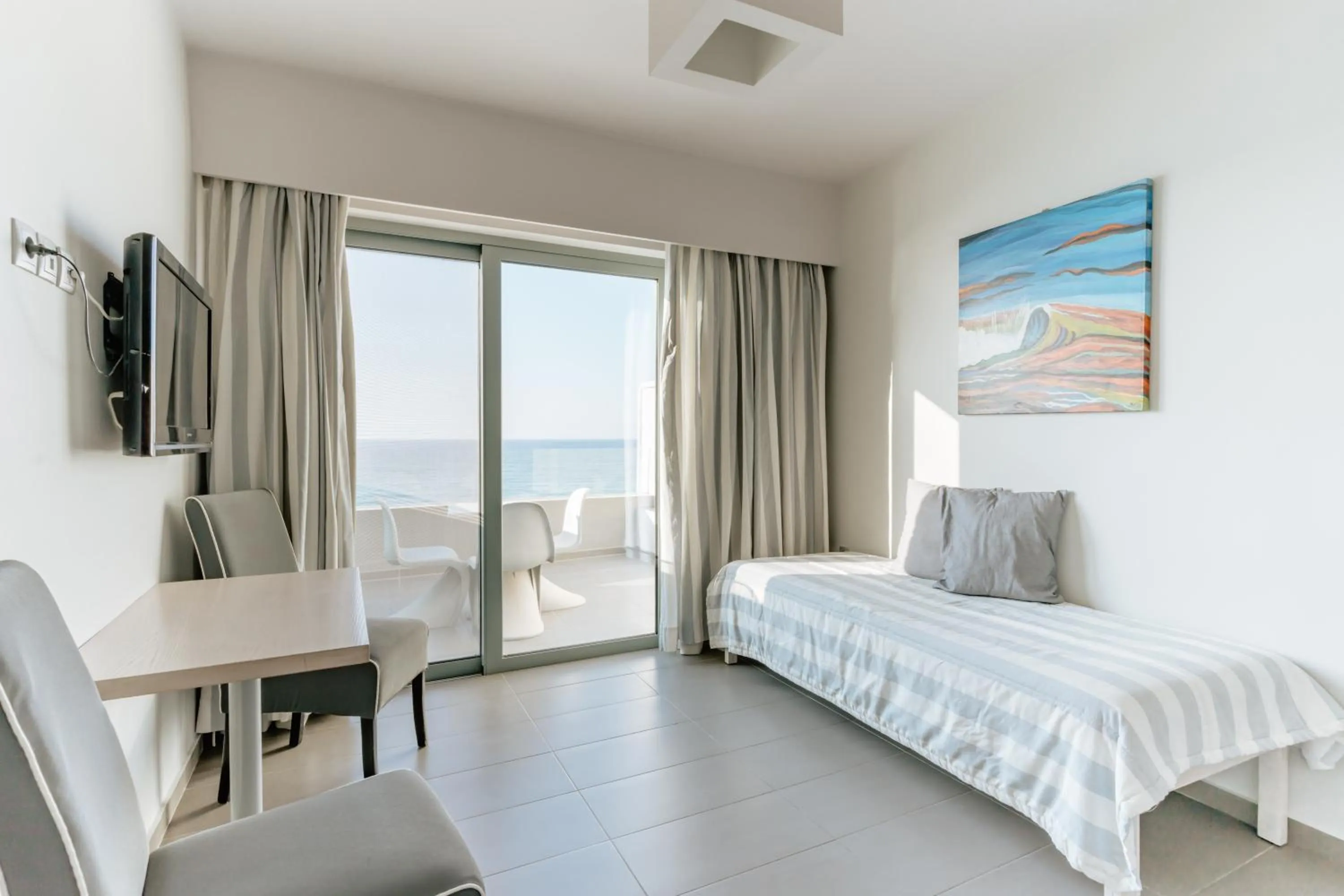 Sea view, Bed in Palm Beach Hotel Apartments