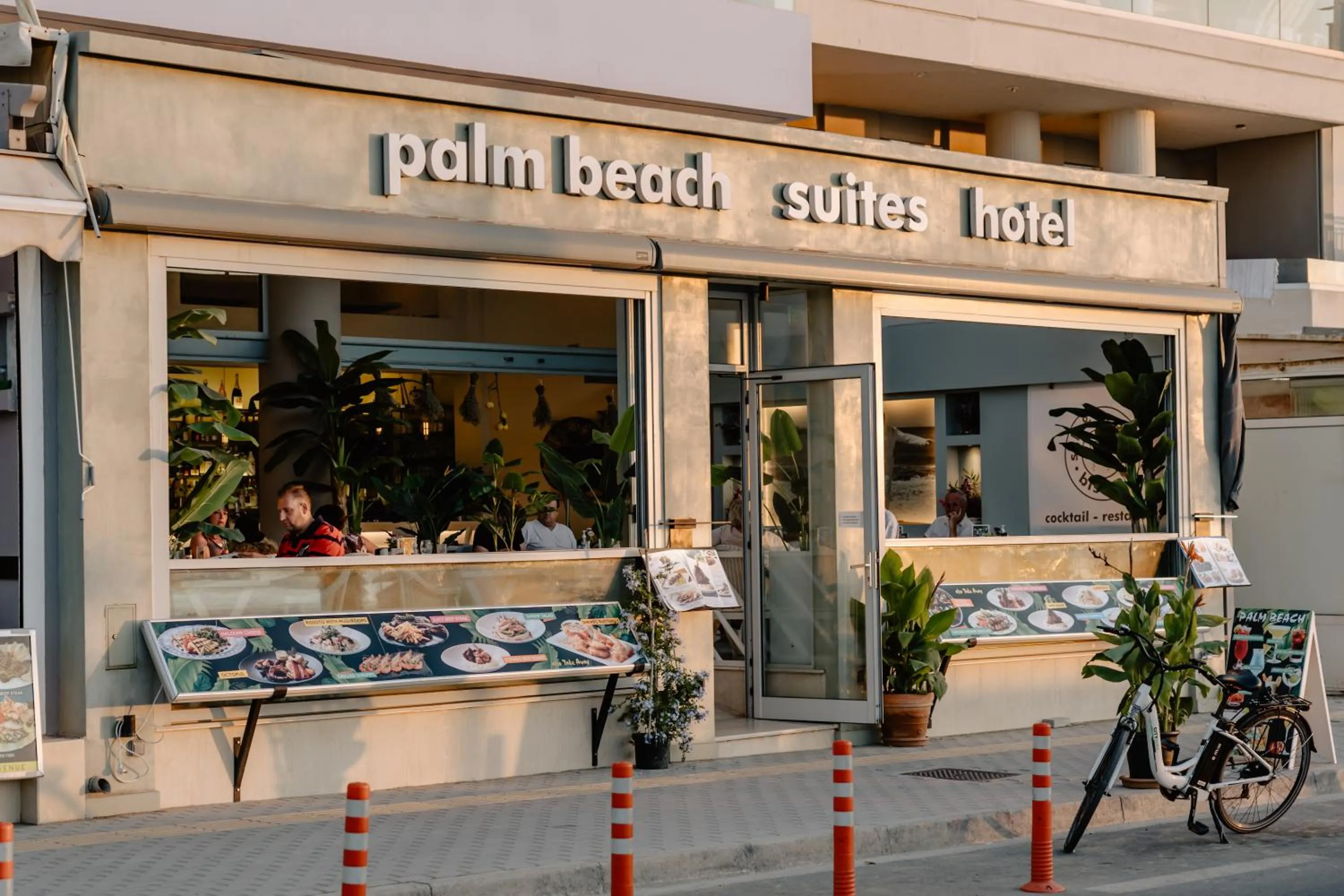Restaurant/places to eat in Palm Beach Hotel Apartments