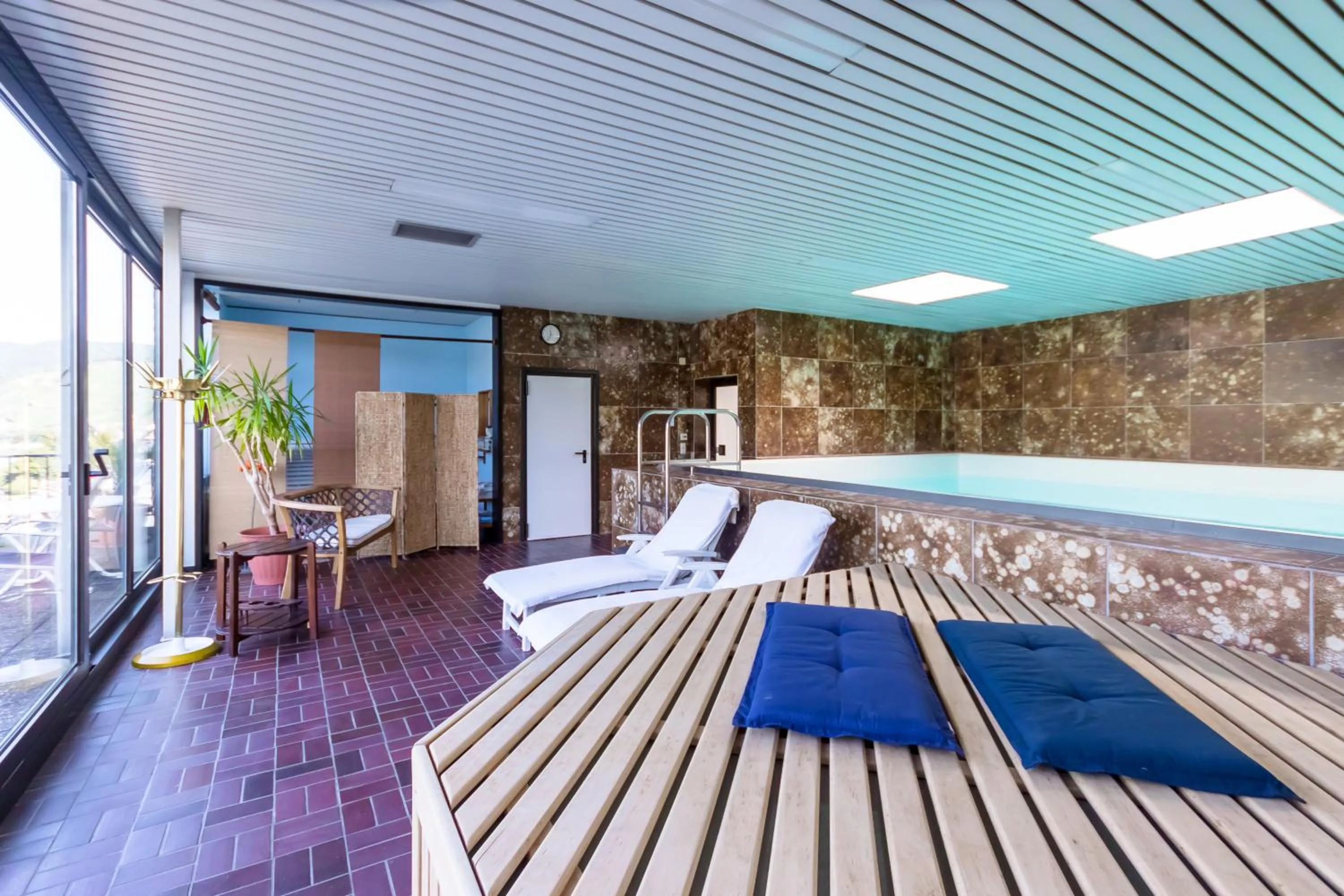 Swimming pool in Hotel Zum grünen Kranz