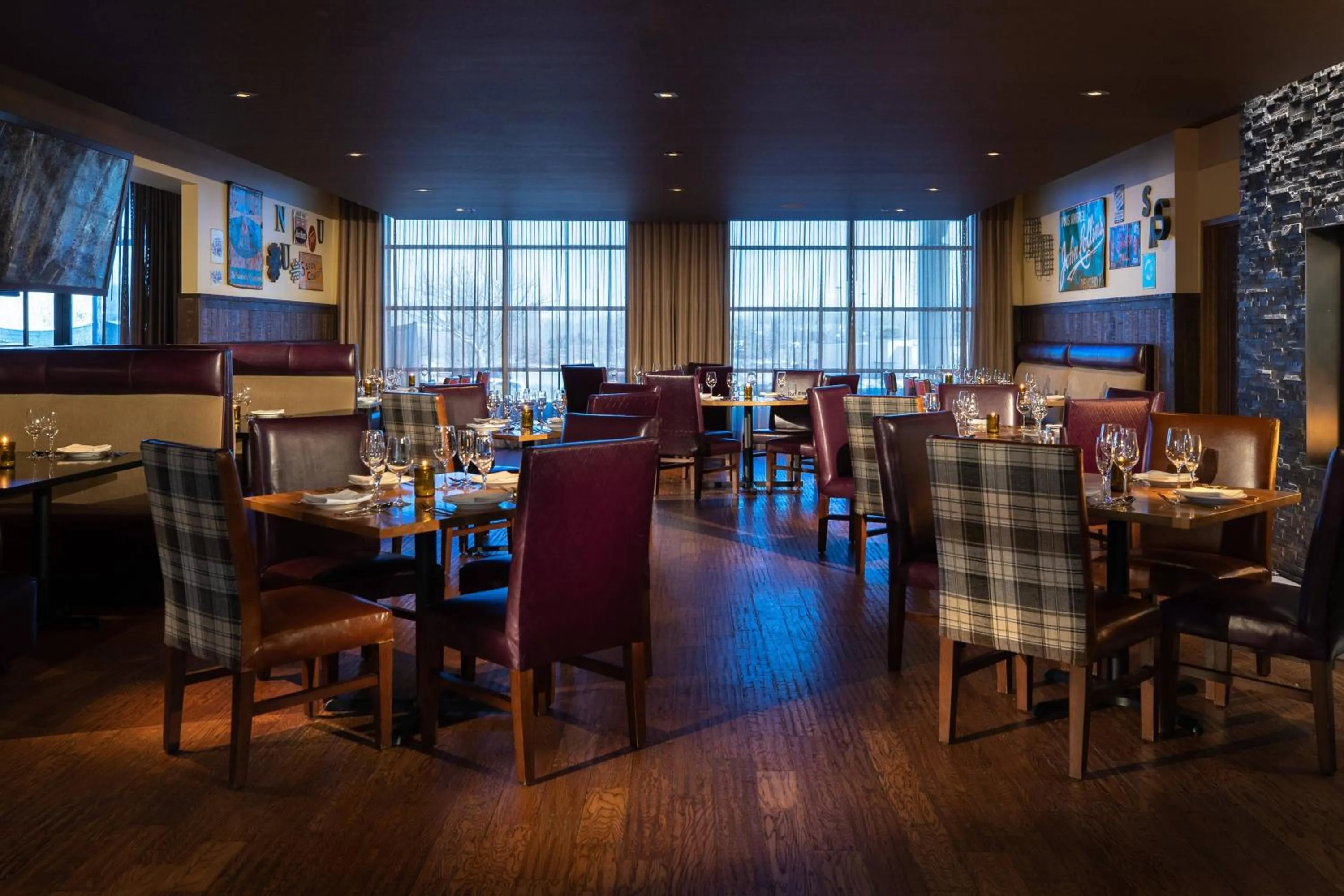 Restaurant/places to eat in The Baronette Renaissance Detroit-Novi Hotel