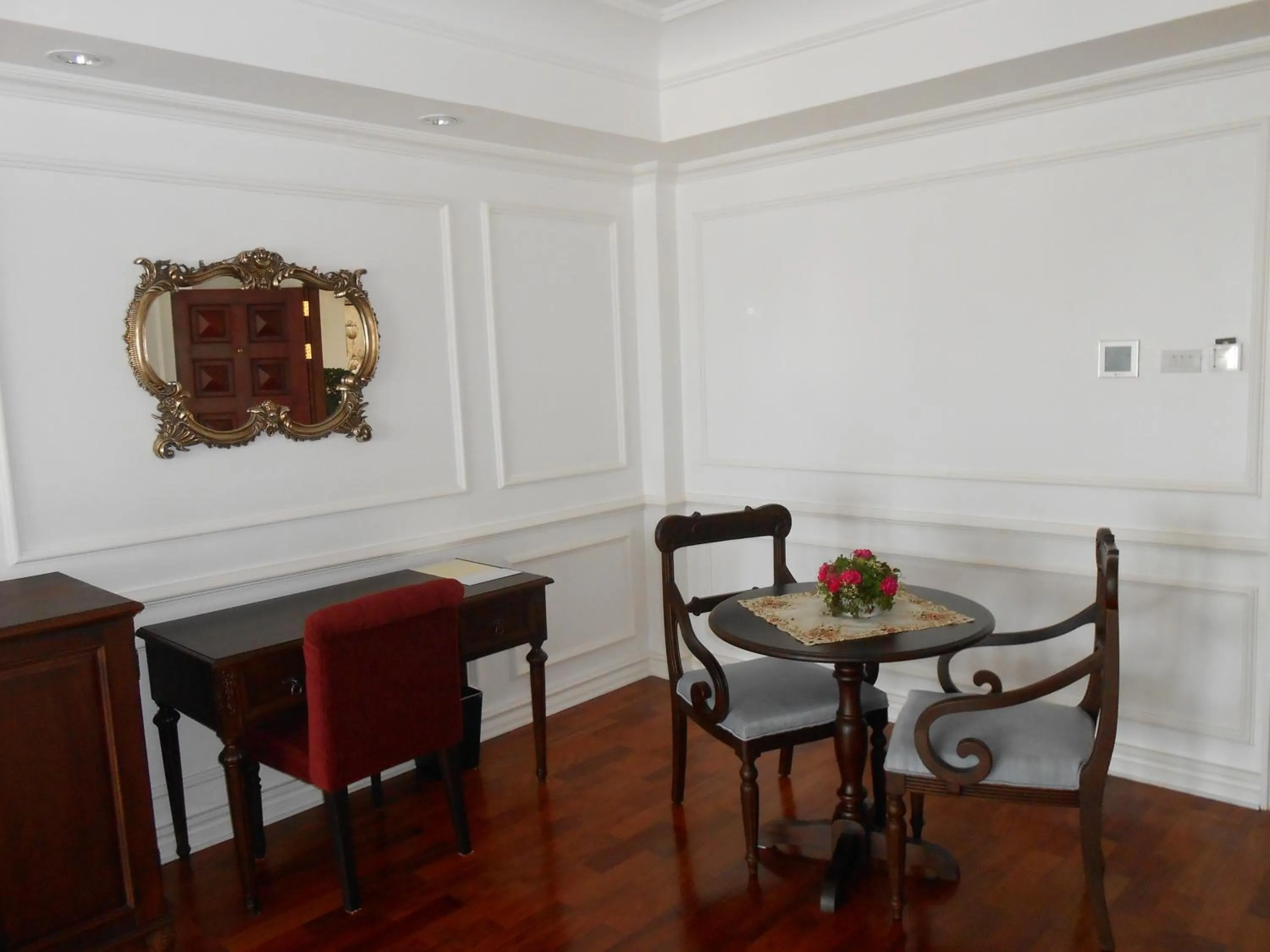 Seating area in Dhavara Boutique Hotel