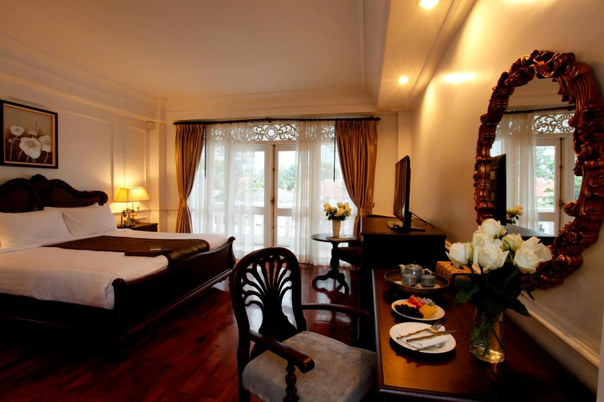 Photo of the whole room, Bed in Dhavara Boutique Hotel