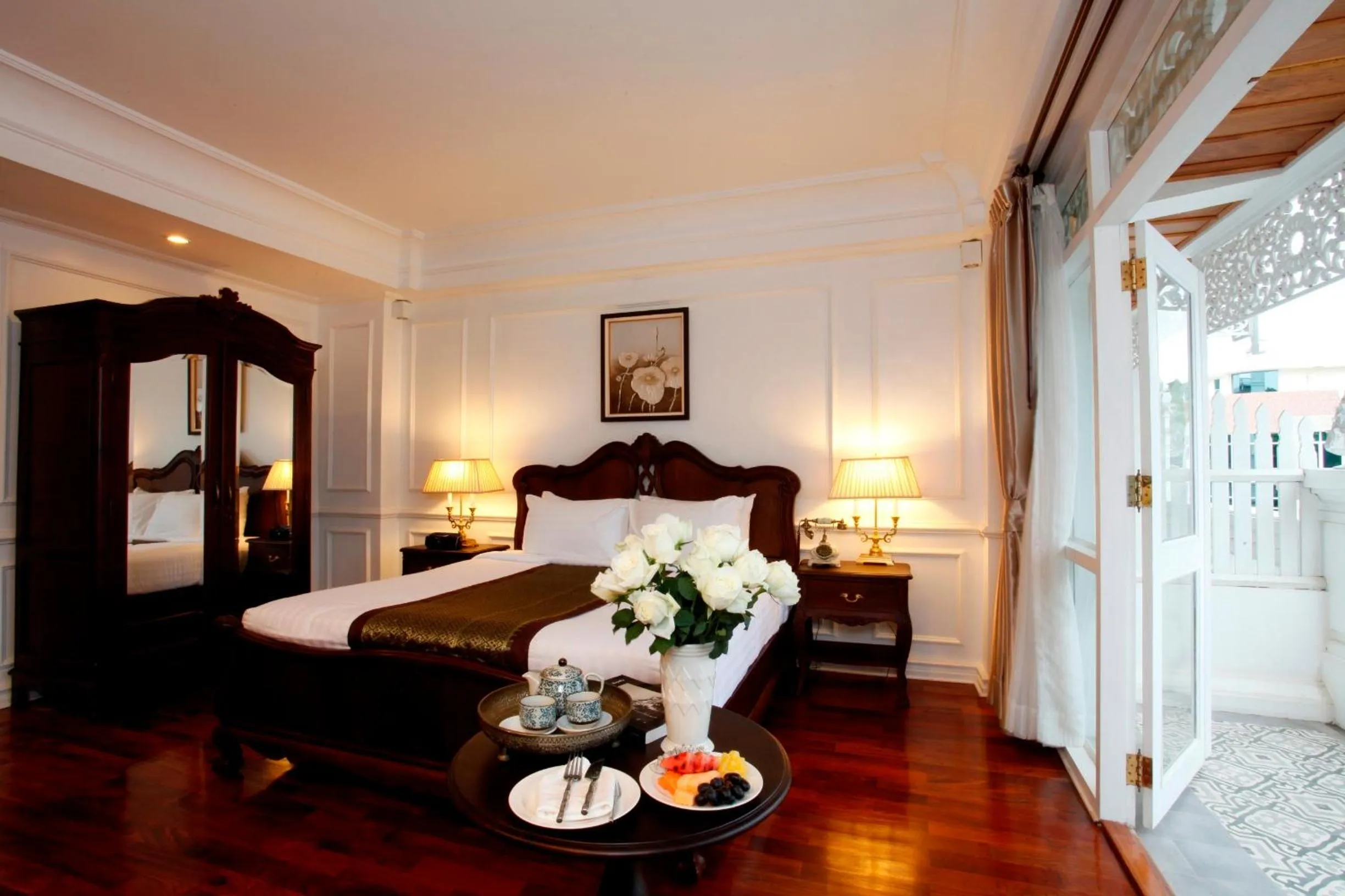 Bed in Dhavara Boutique Hotel