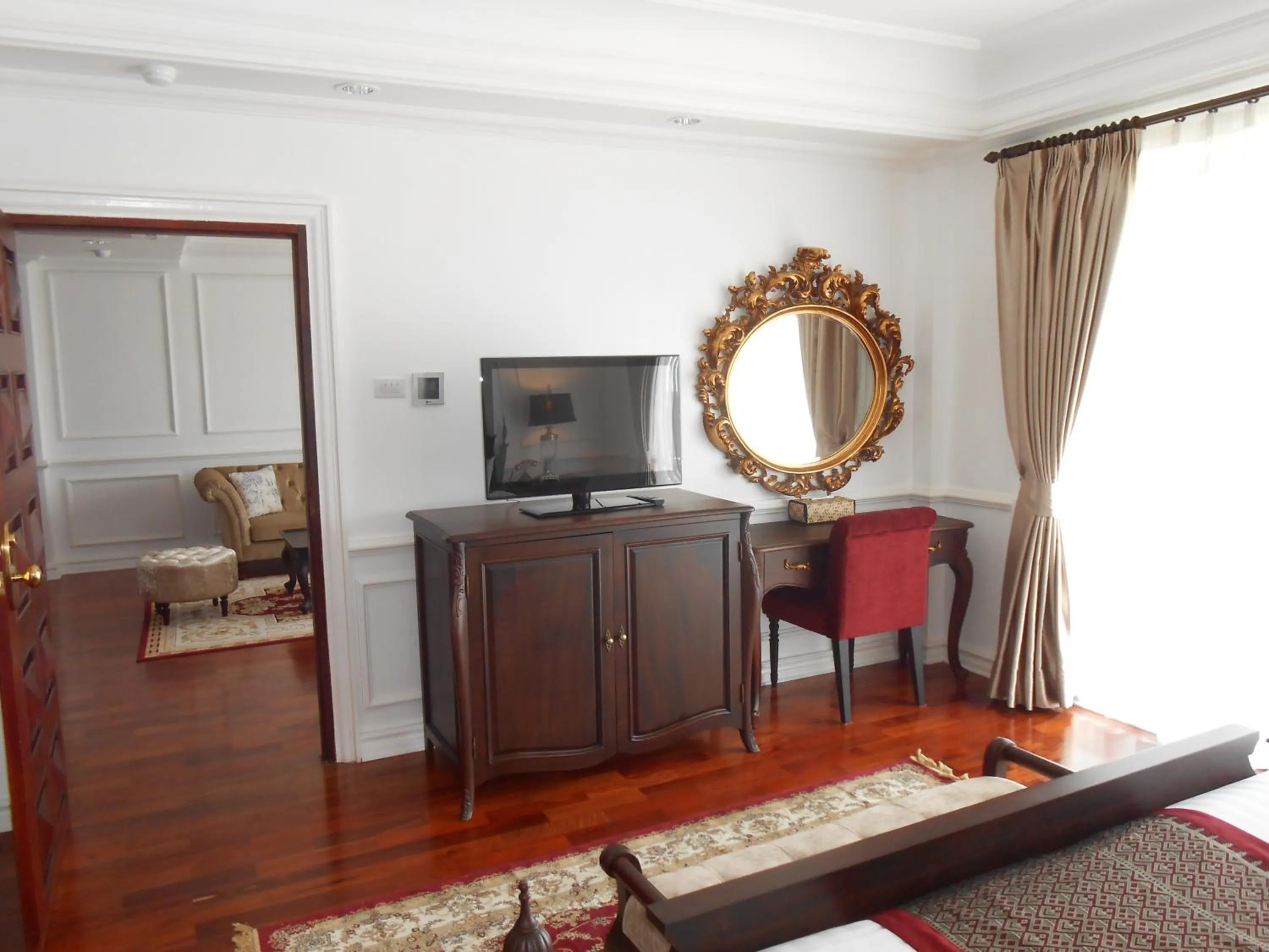 TV and multimedia in Dhavara Boutique Hotel