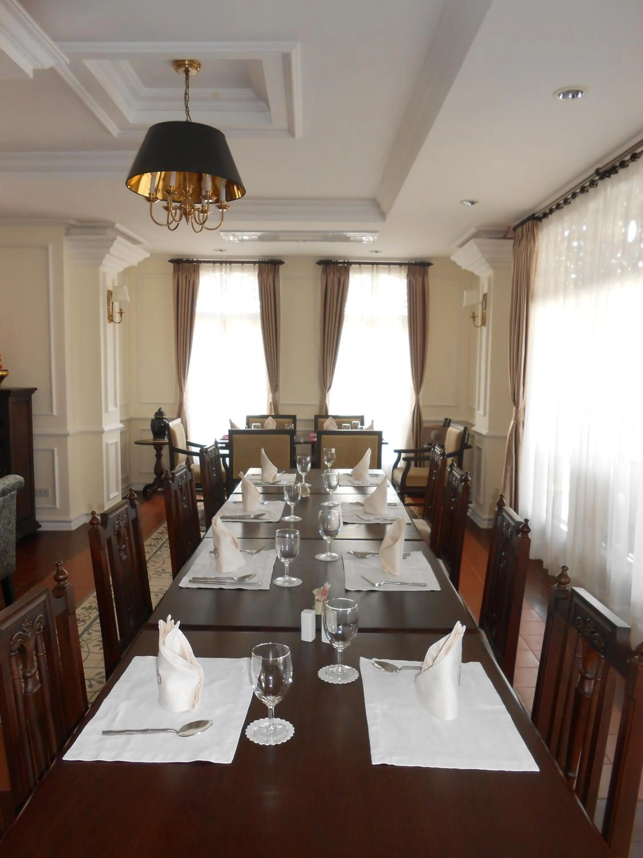 Restaurant/places to eat in Dhavara Boutique Hotel