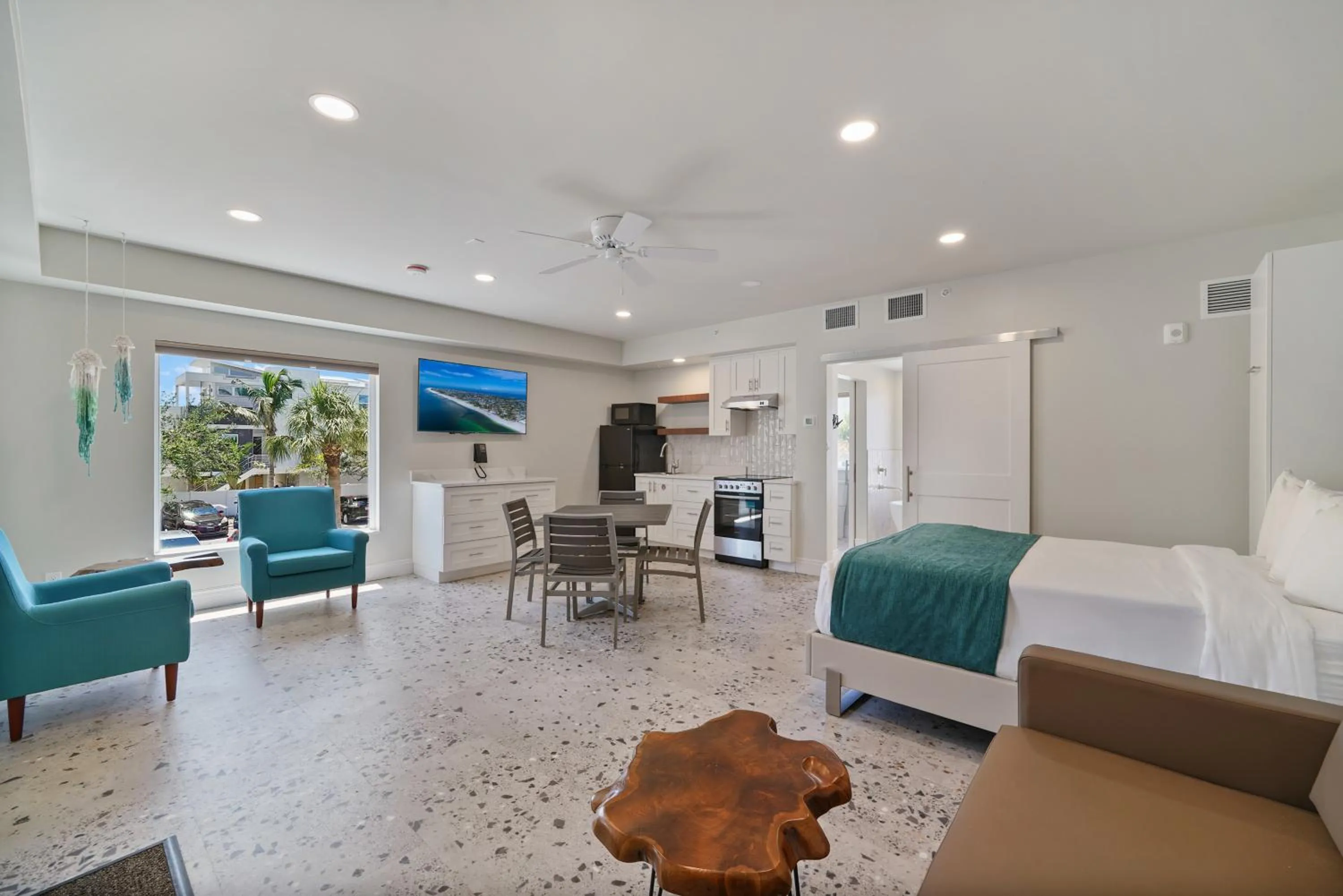 Photo of the whole room, Bed in Bridgewalk, a Landmark Resort