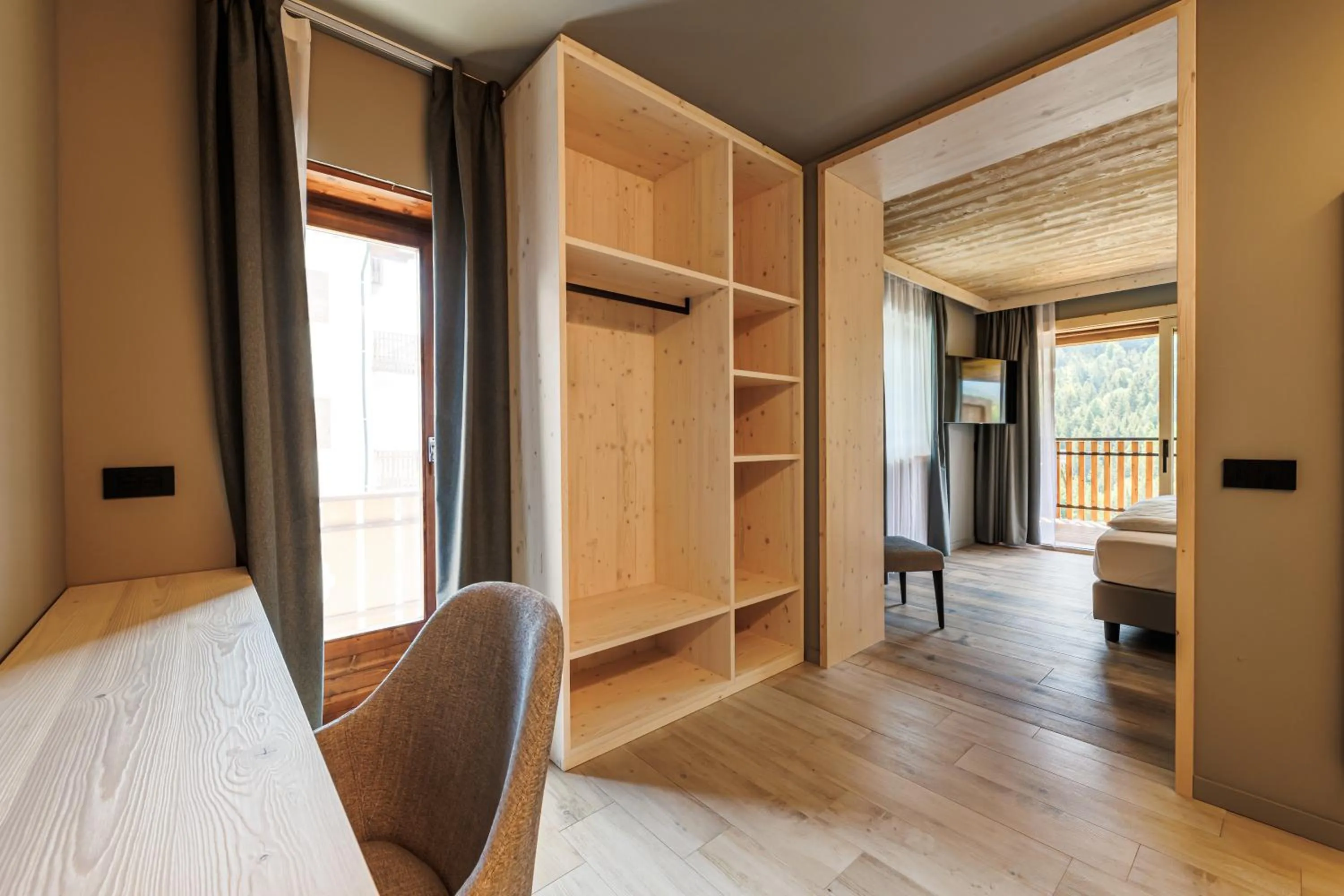 wardrobe, Bed in Hotel Miravalle