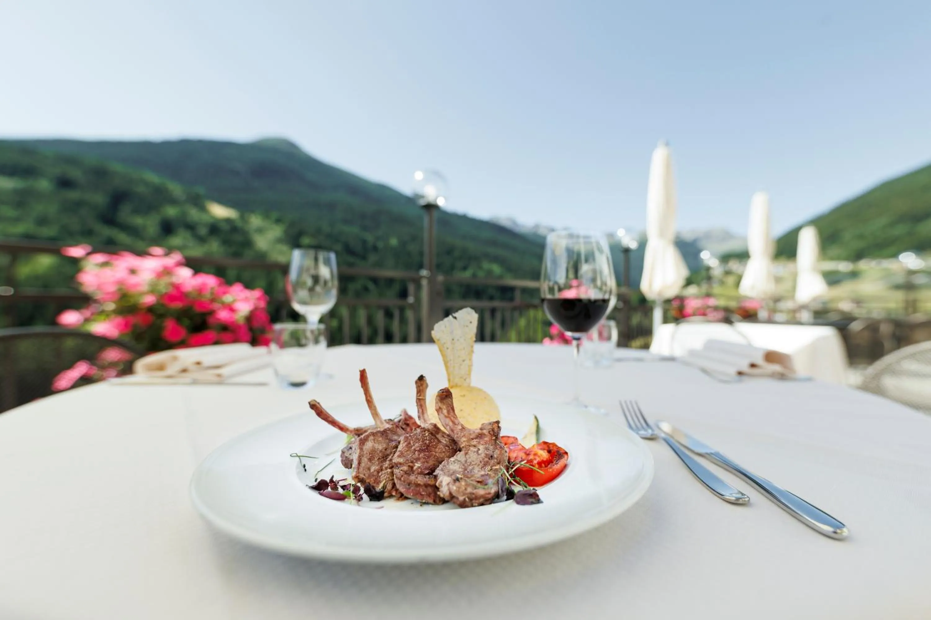 Restaurant/places to eat in Hotel Miravalle