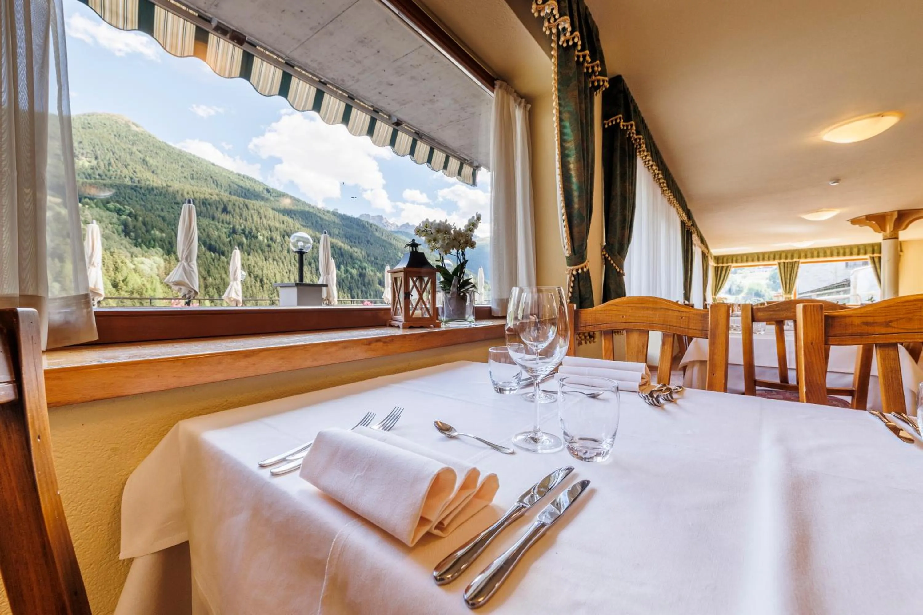 Restaurant/places to eat in Hotel Miravalle