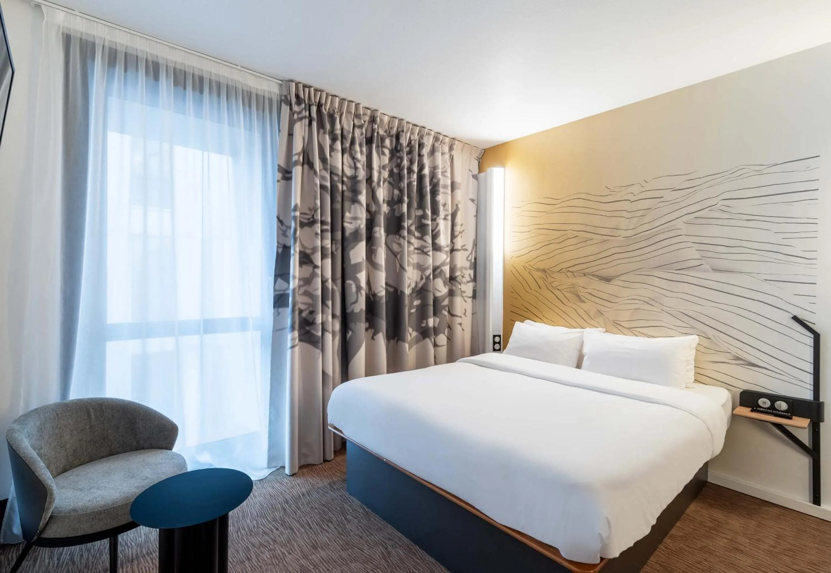 Bedroom, Bed in B&B HOTEL Lille Grand Stade