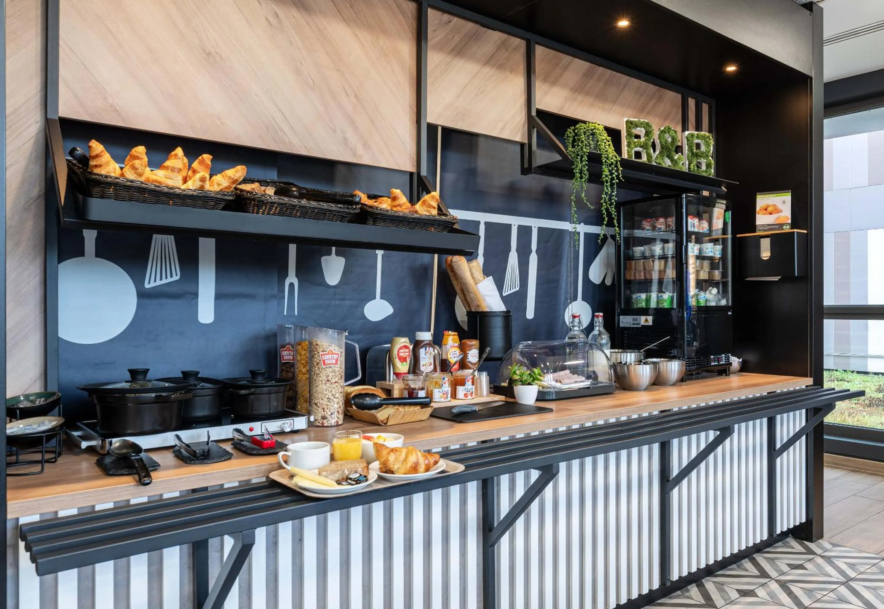 Breakfast in B&B HOTEL Lille Grand Stade