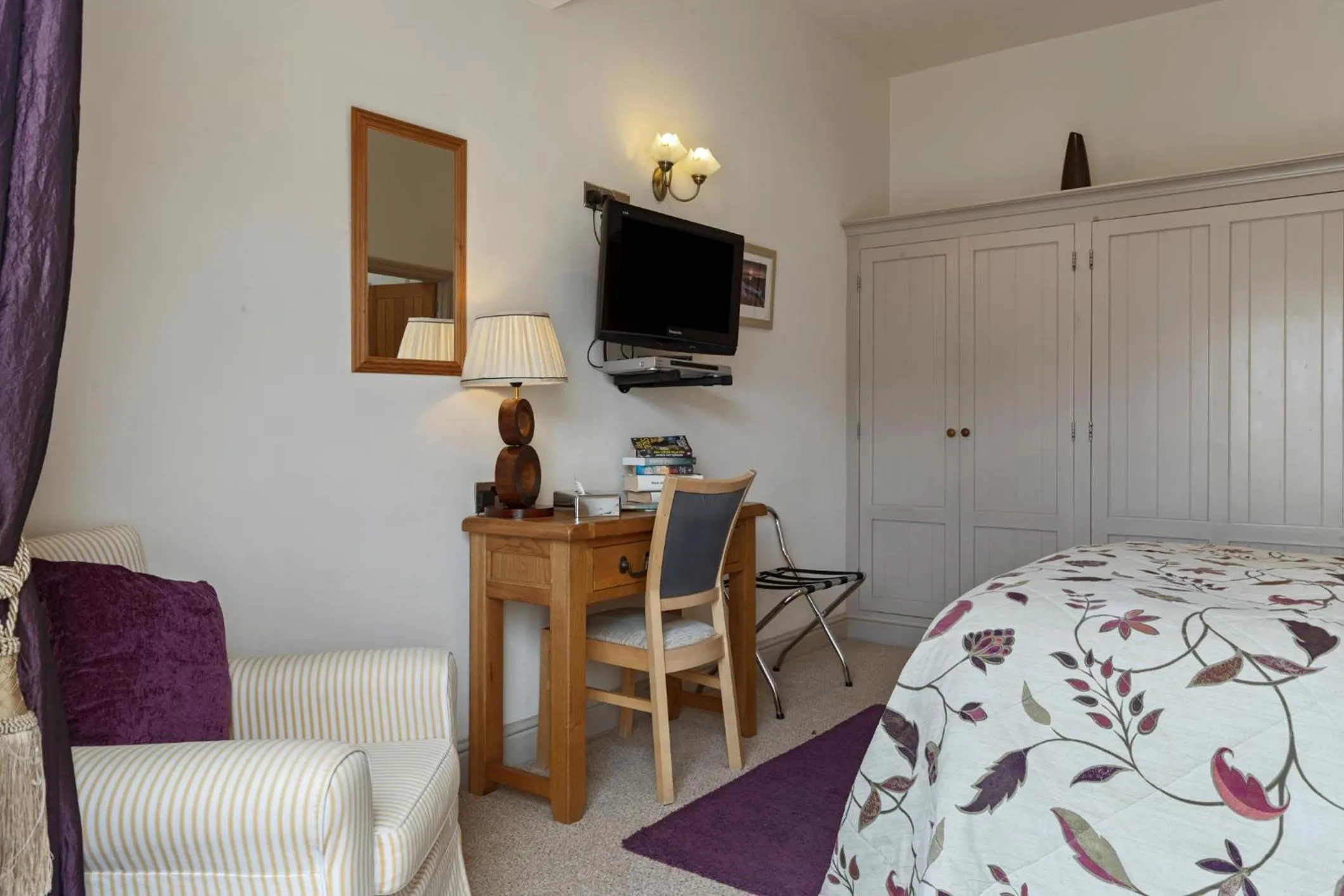 Seating area, Bed in Canaston Oaks