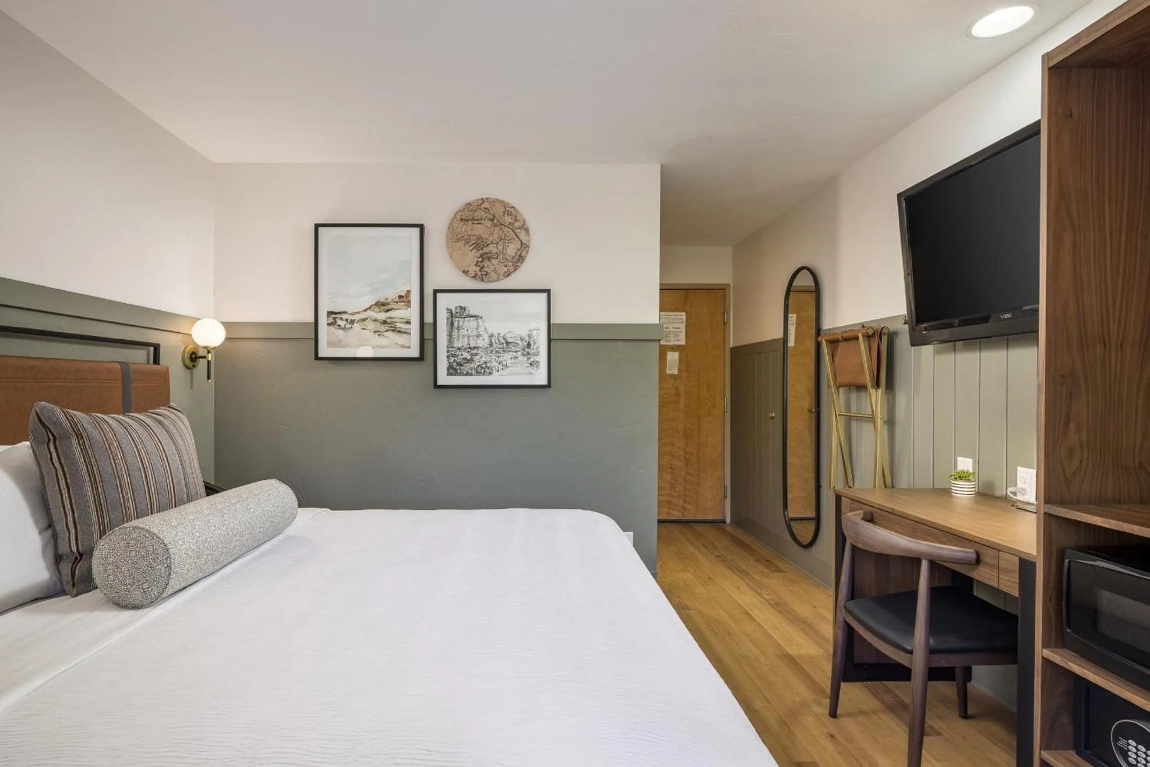 Bedroom, Bed in River Canyon Lodge