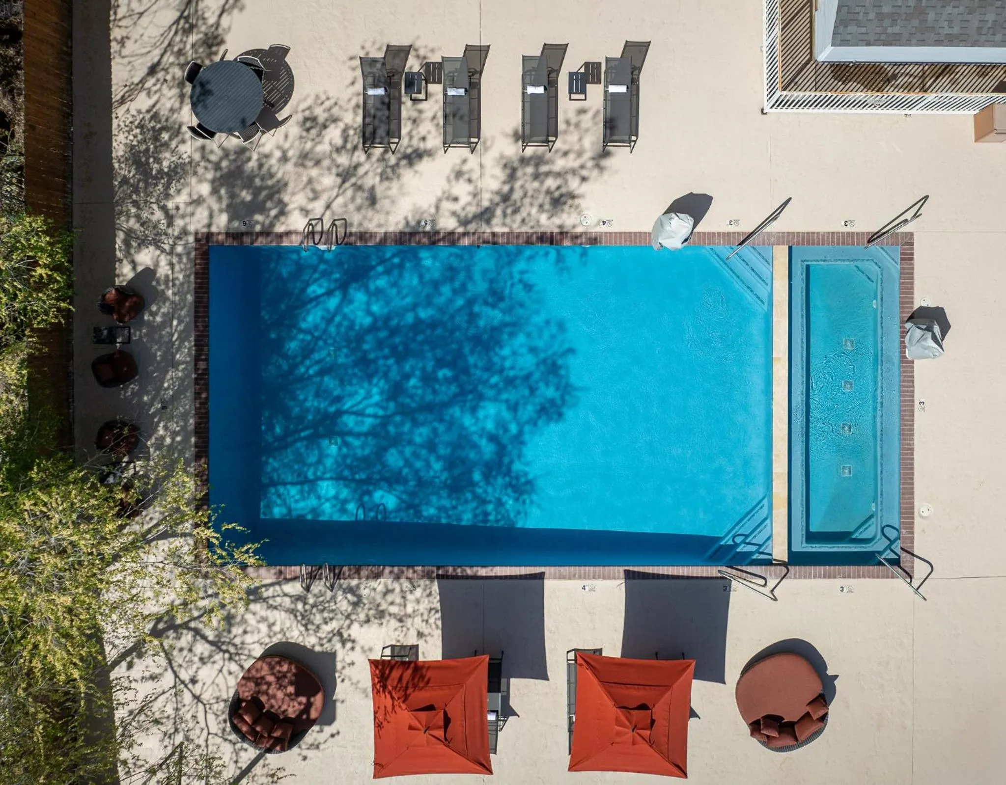 Swimming pool in River Canyon Lodge