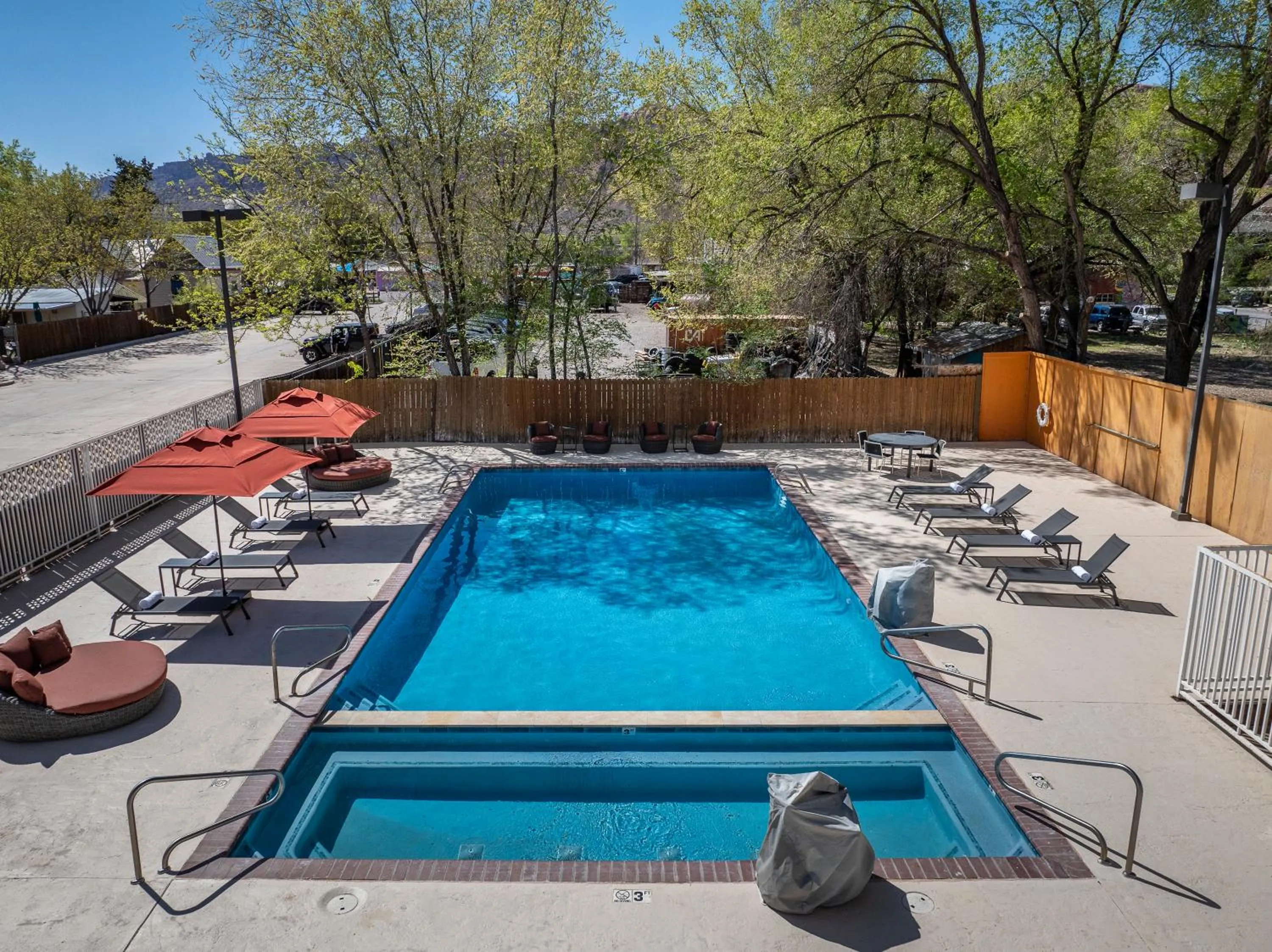 Swimming pool in River Canyon Lodge