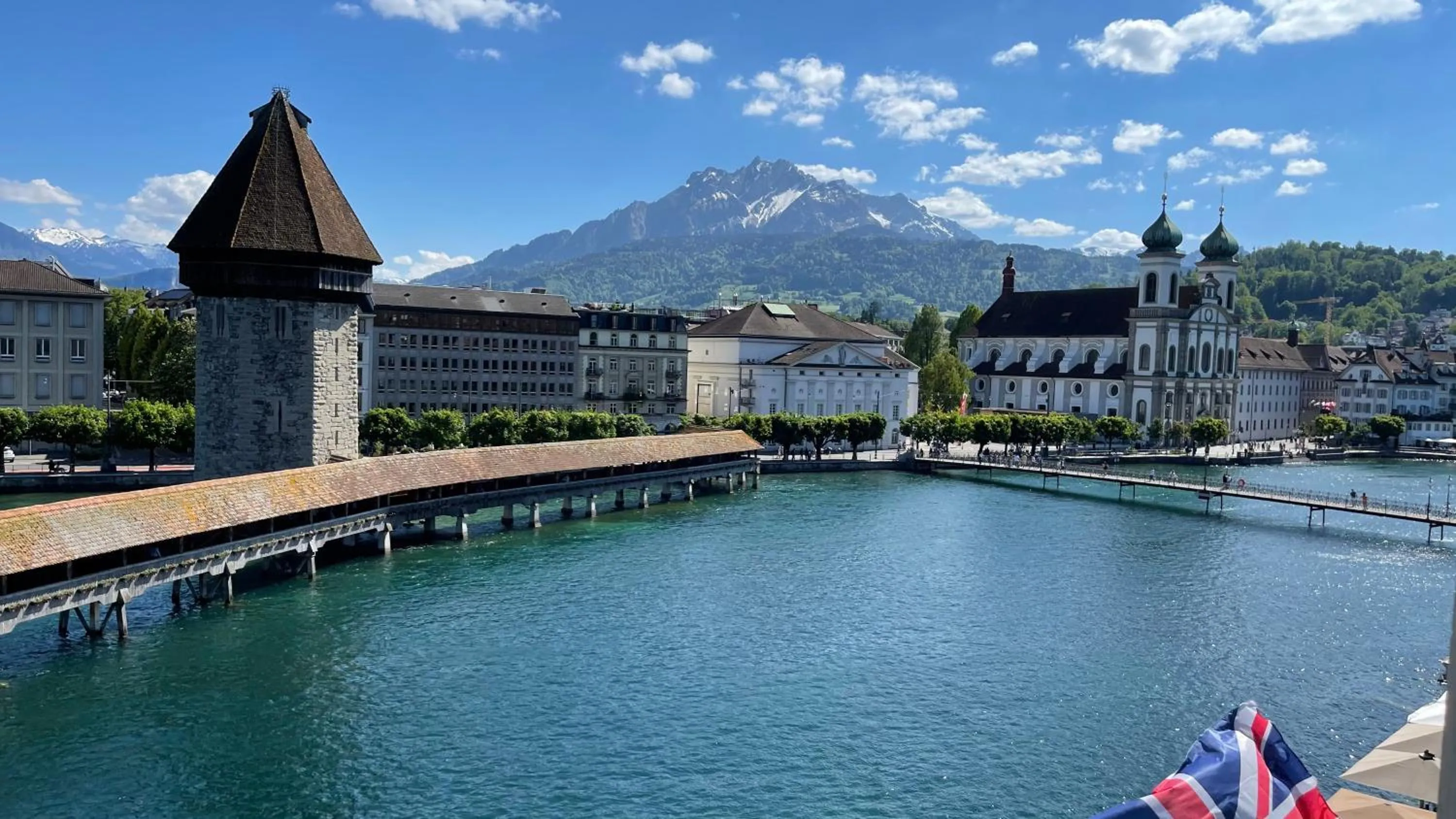 Hotel Pickwick and Pub "the room with a view"