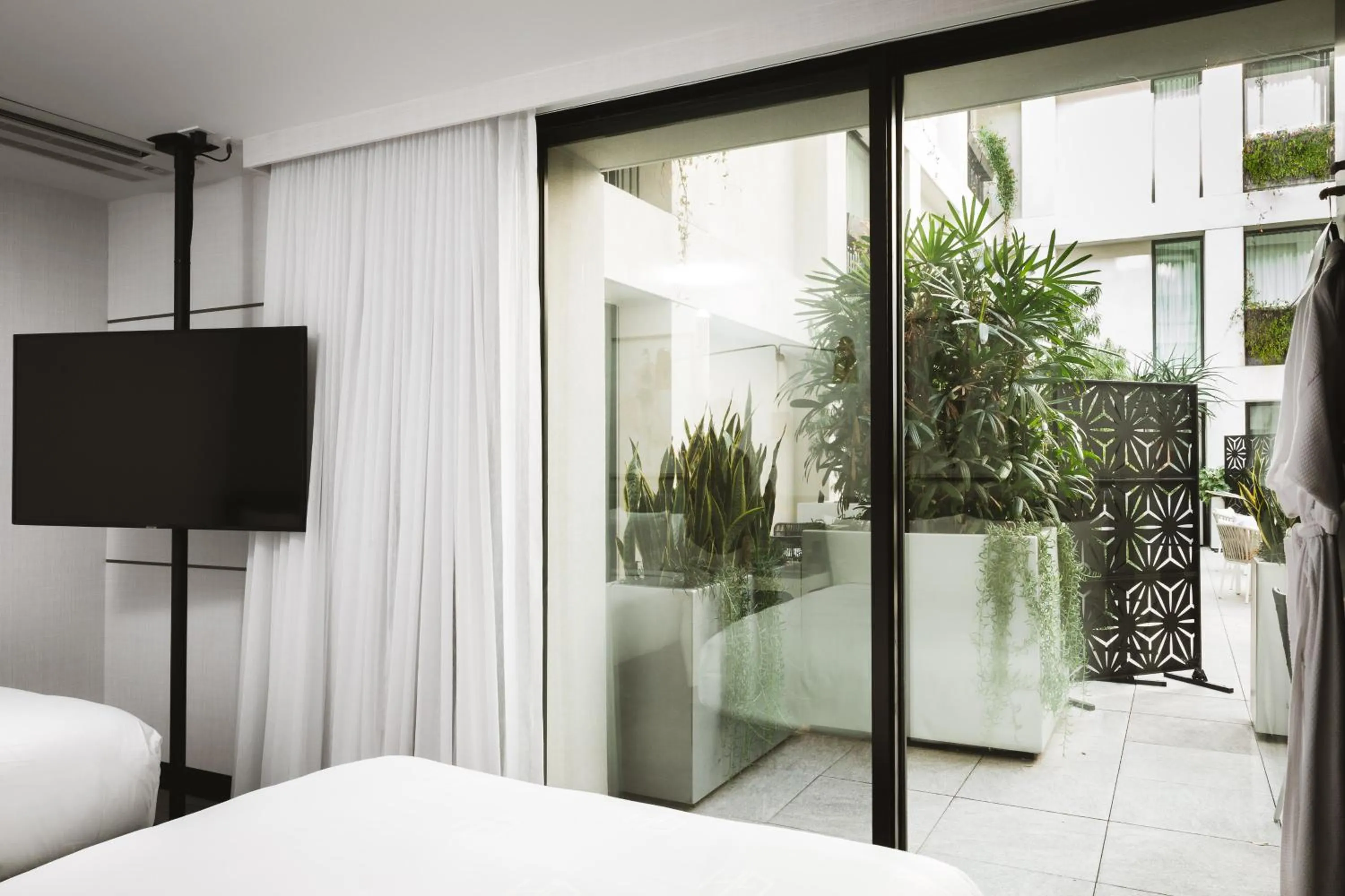 Patio, Bed in The Godfrey Hotel Hollywood