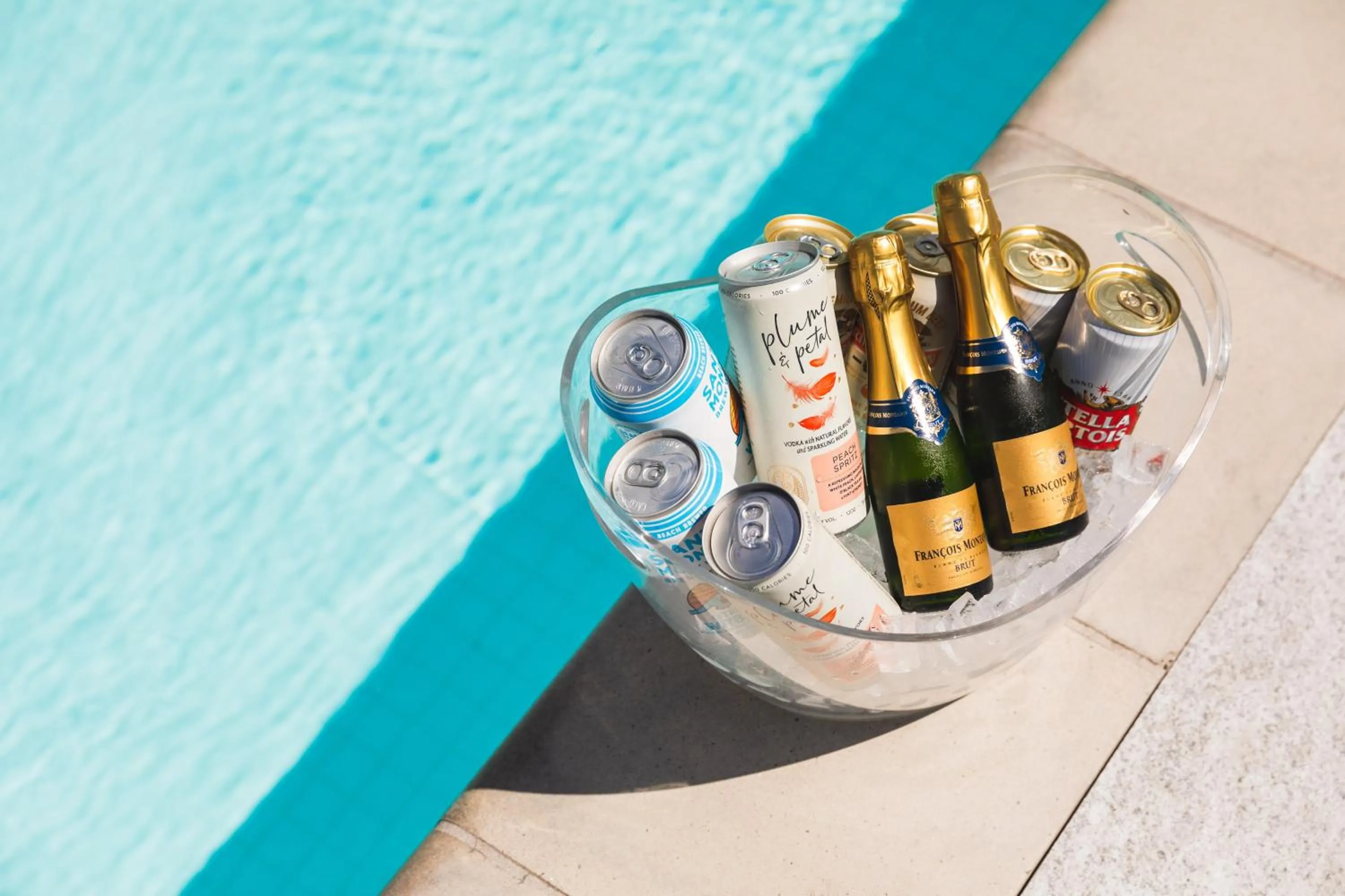 Food and drinks in The Godfrey Hotel Hollywood