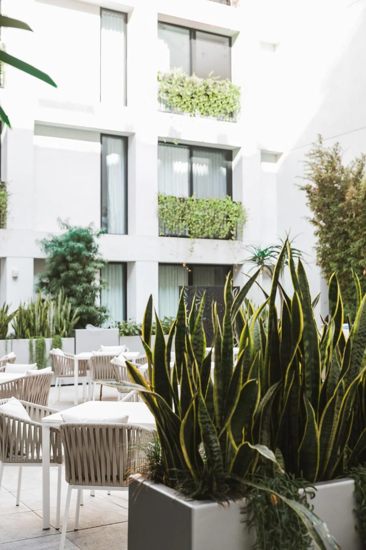 Inner courtyard view in The Godfrey Hotel Hollywood