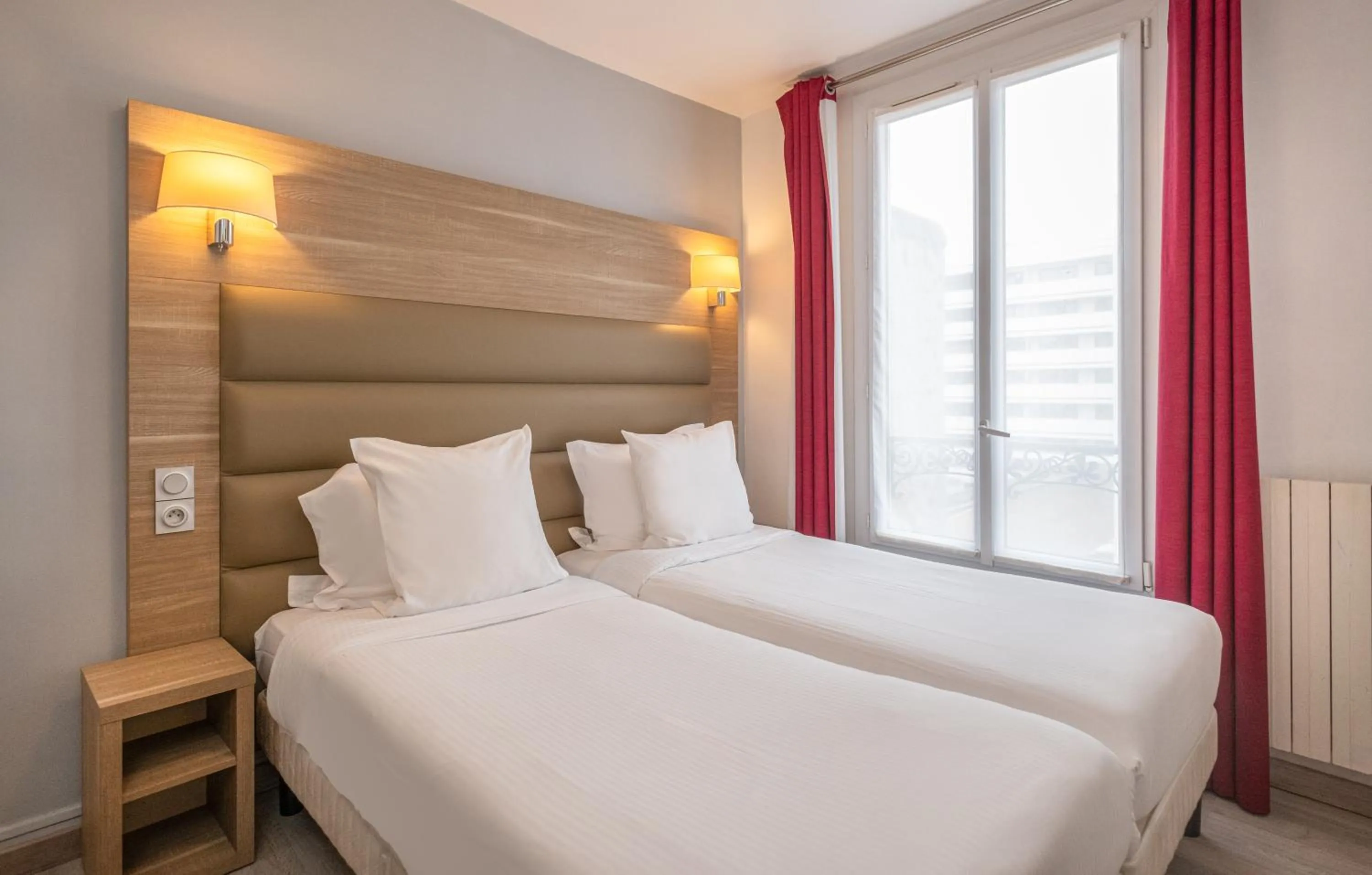 Photo of the whole room, Bed in Hotel Luxor