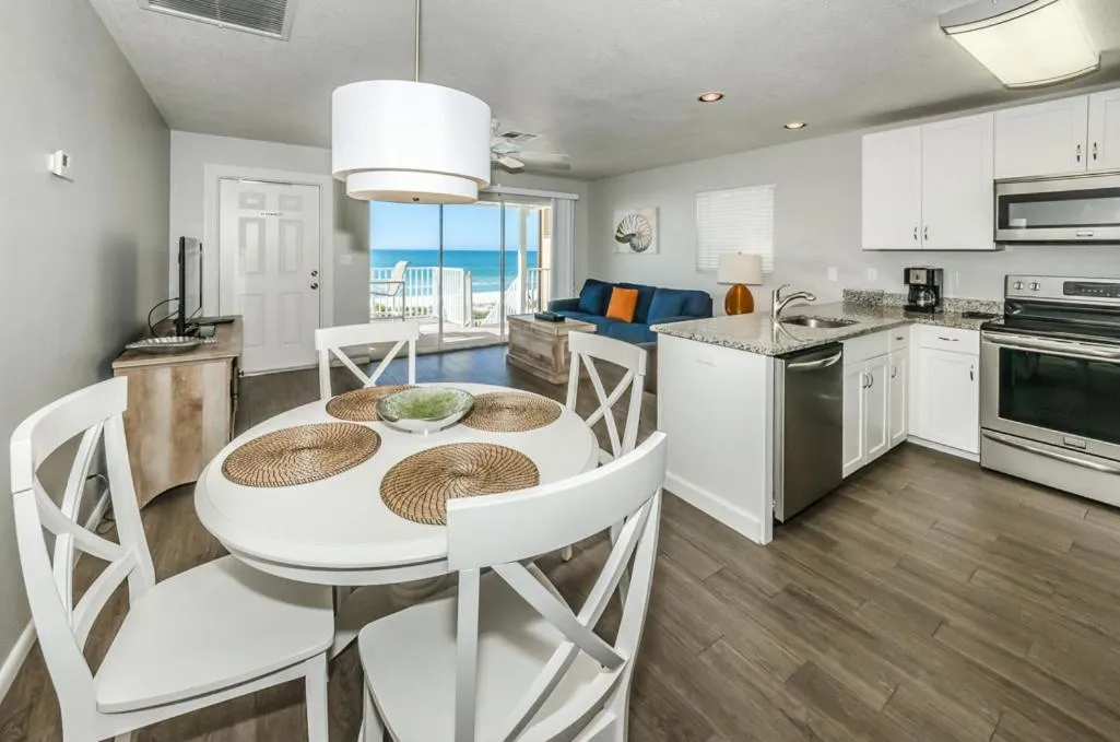 Kitchen or kitchenette, Kitchen/Kitchenette in The New Hotel Collection Beachfront