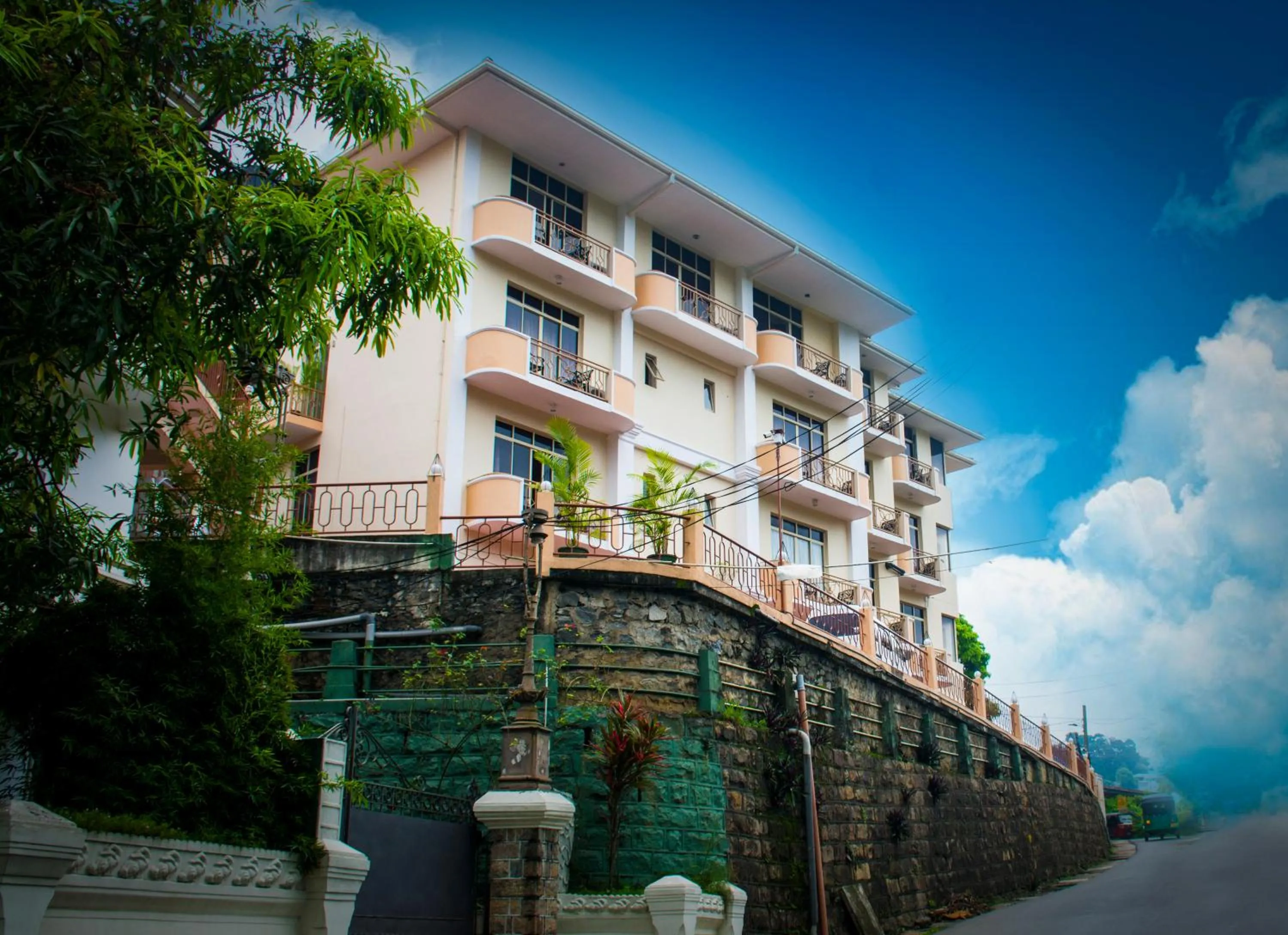 Property building in Hotel Lakefield