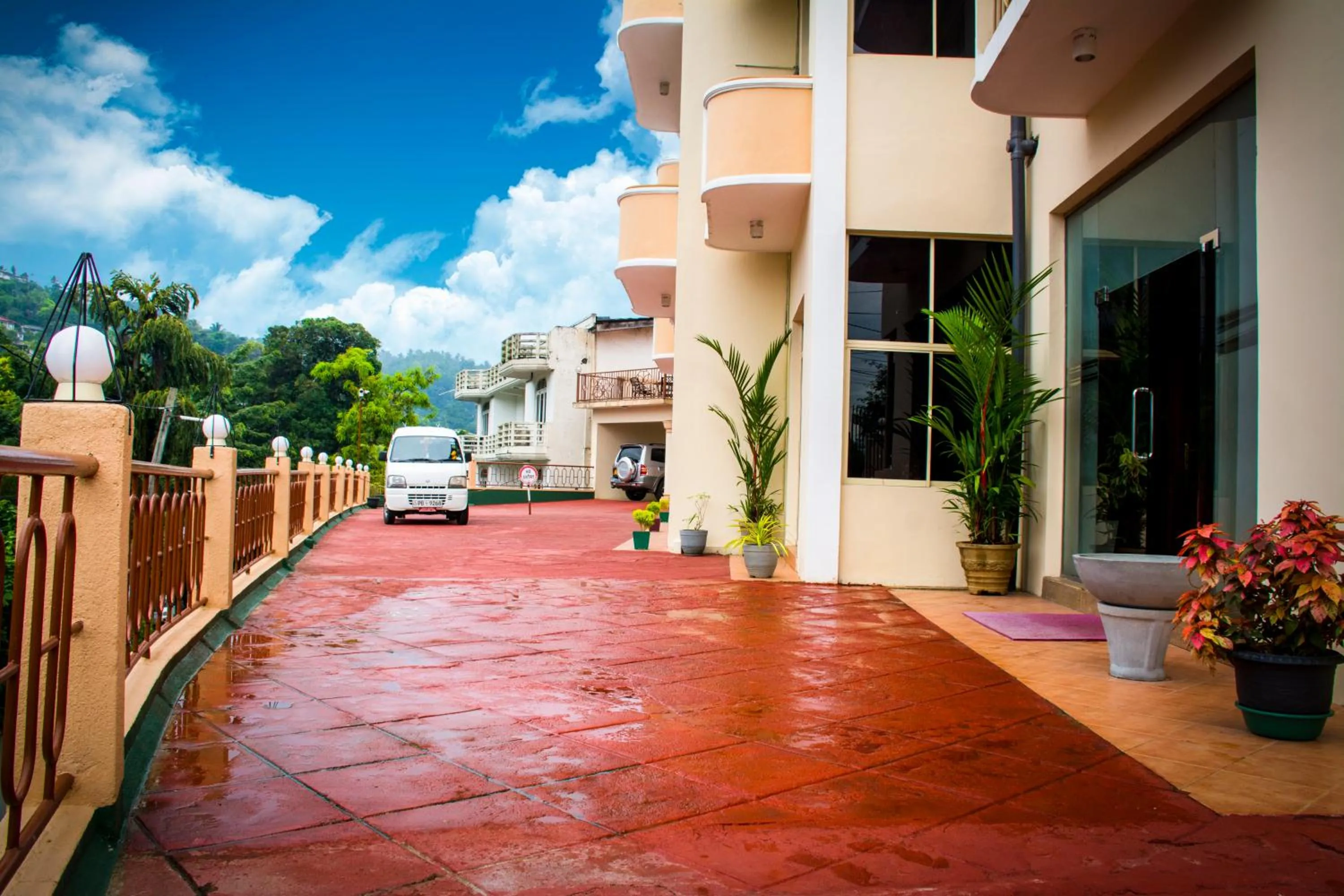 Parking in Hotel Lakefield