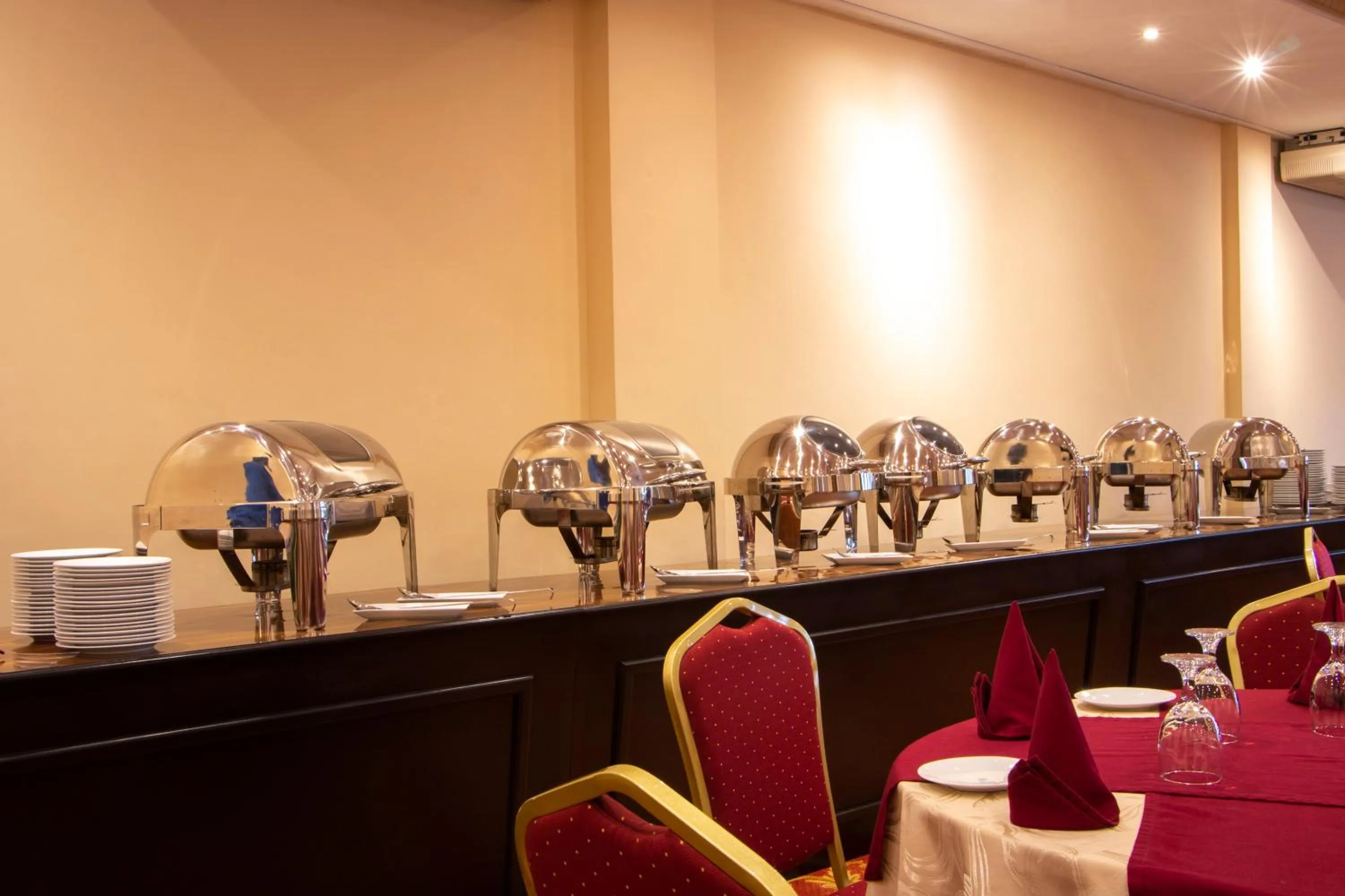 Restaurant/places to eat in Hotel Lakefield