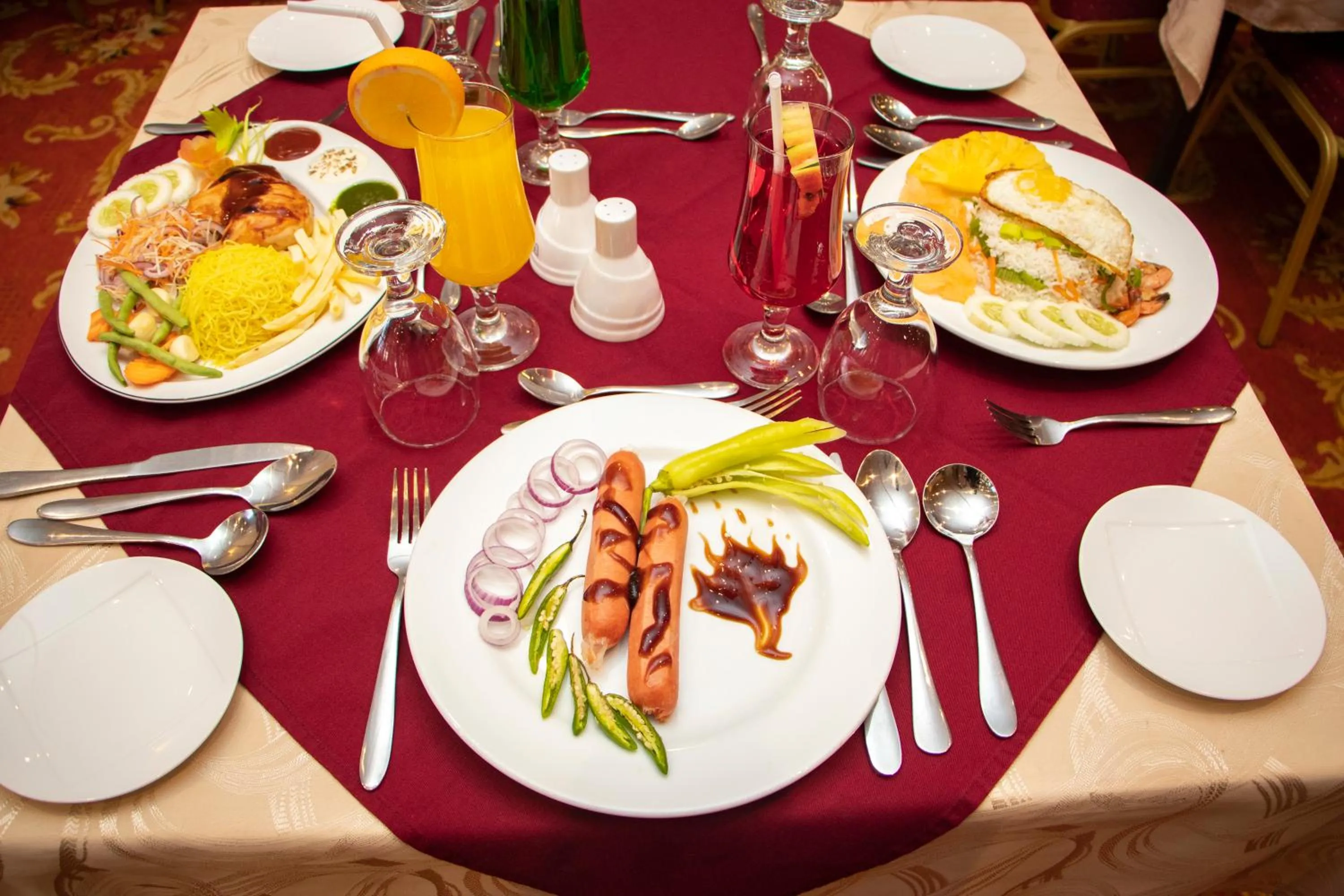 Food in Hotel Lakefield