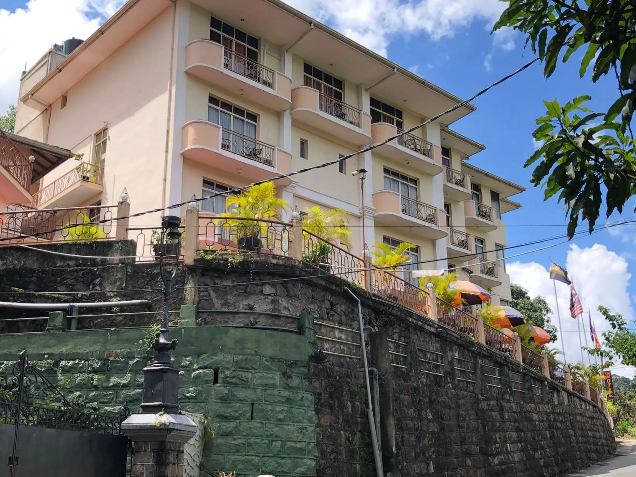 Day in Hotel Lakefield