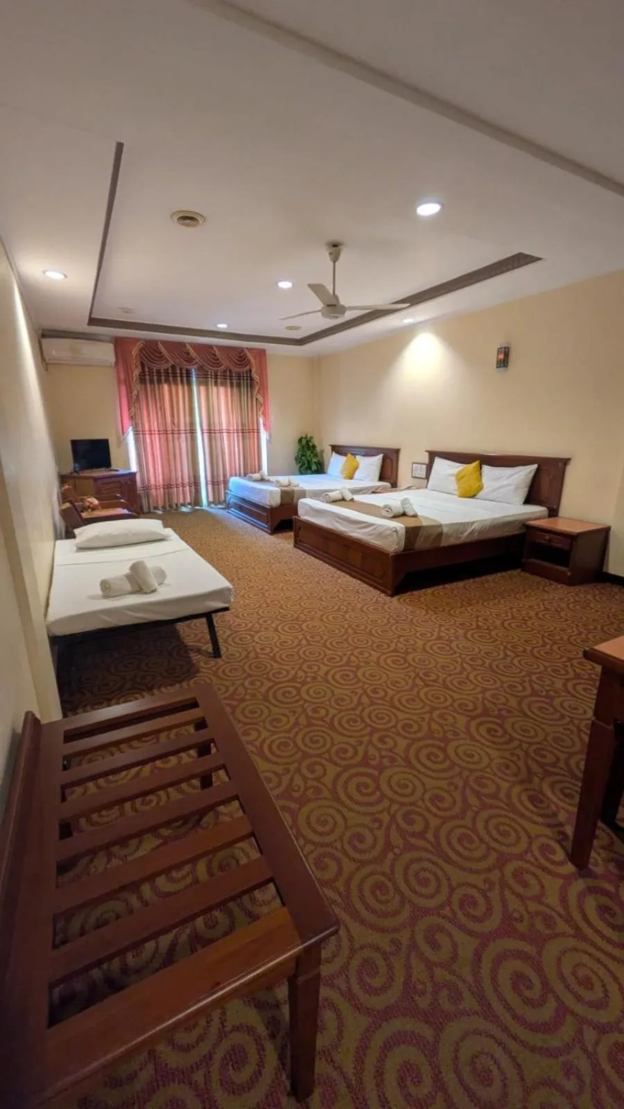 Bed in Hotel Lakefield