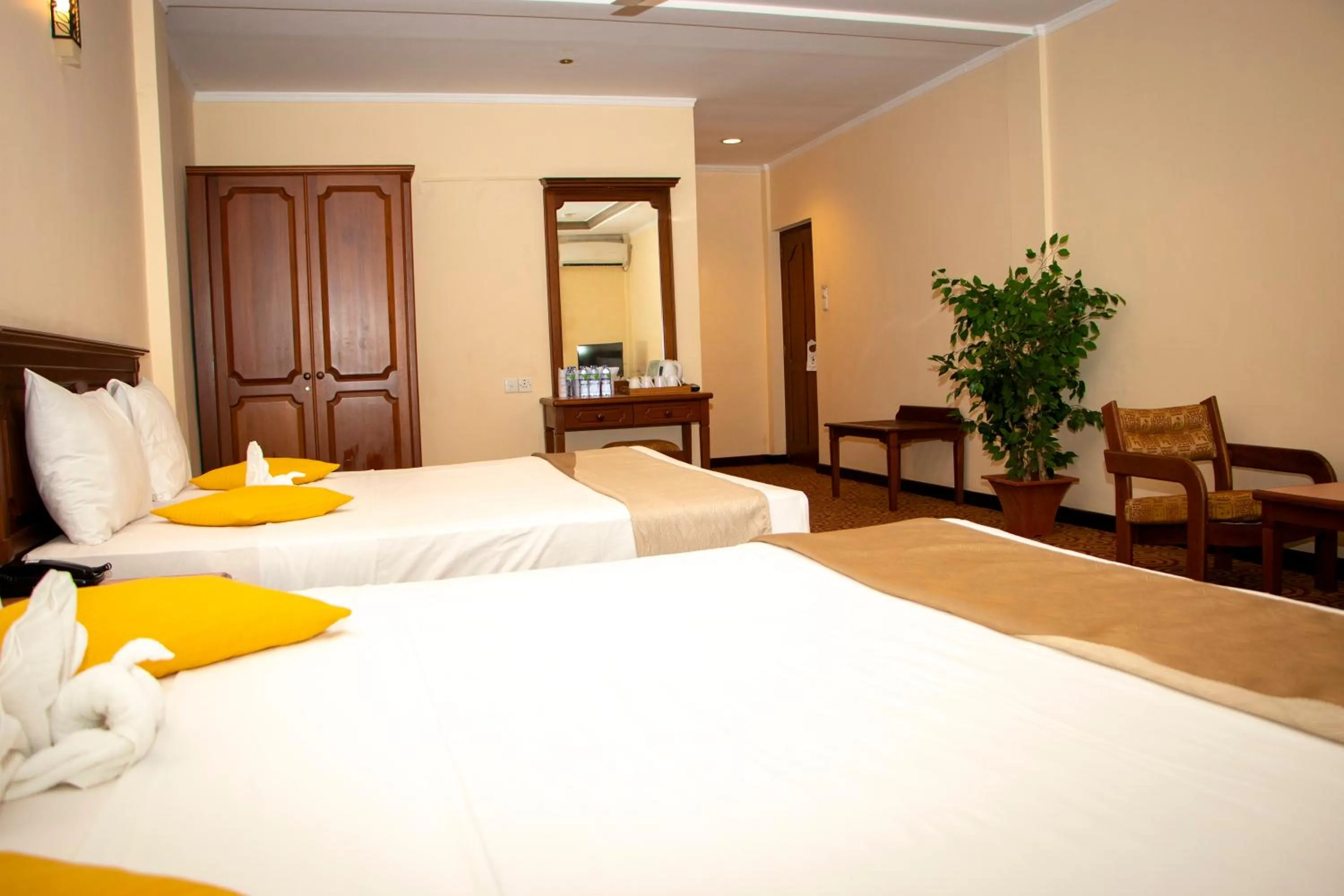 View (from property/room), Bed in Hotel Lakefield