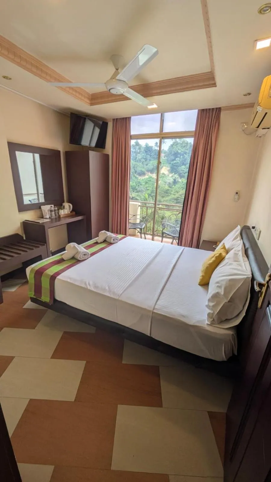 Bed in Hotel Lakefield