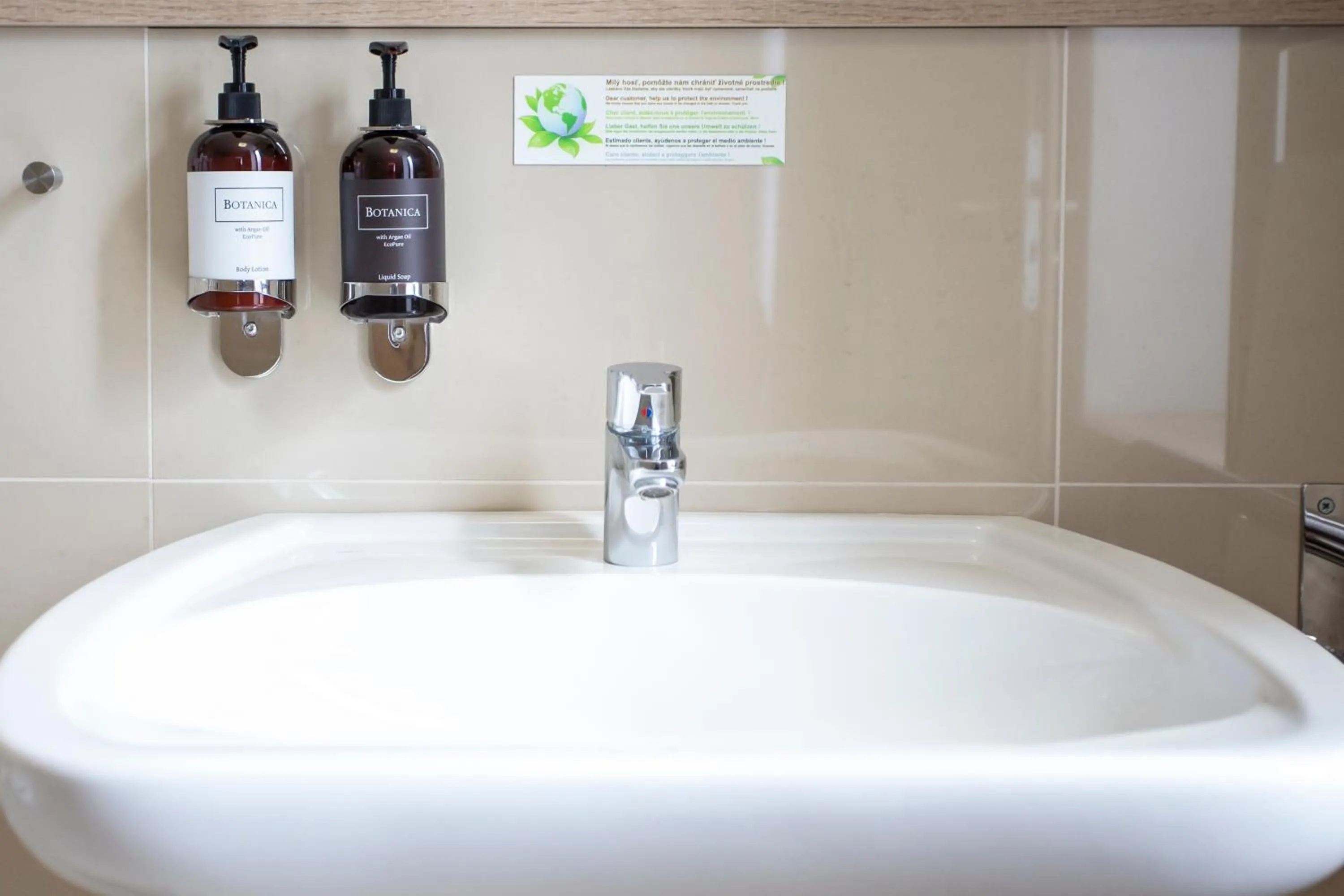 Bathroom in SALAMANDRA Hotel