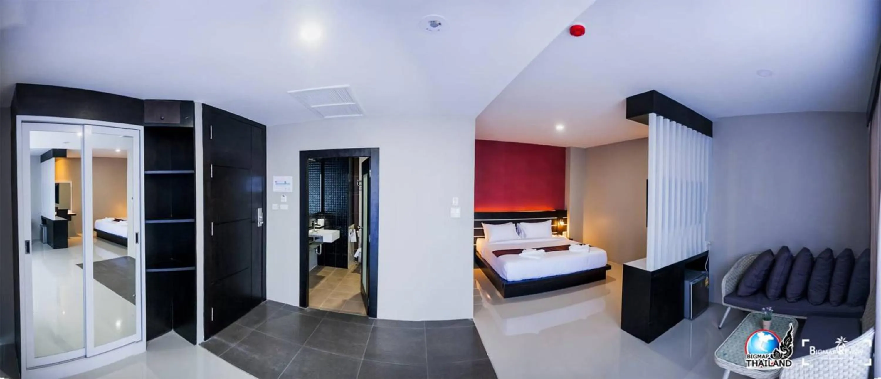 Photo of the whole room, Bed in The Harbour Front Hotel