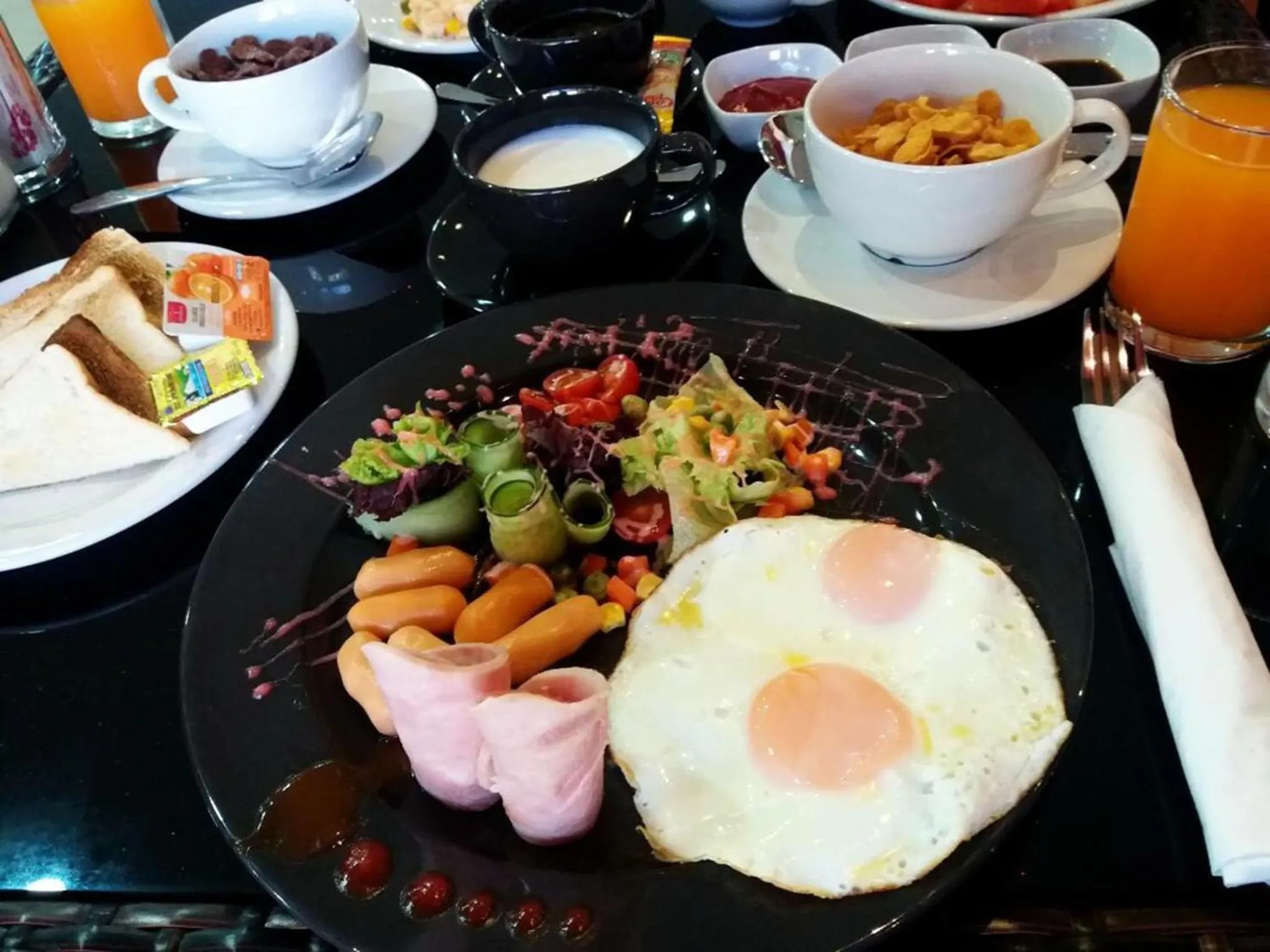 Food and drinks in The Harbour Front Hotel