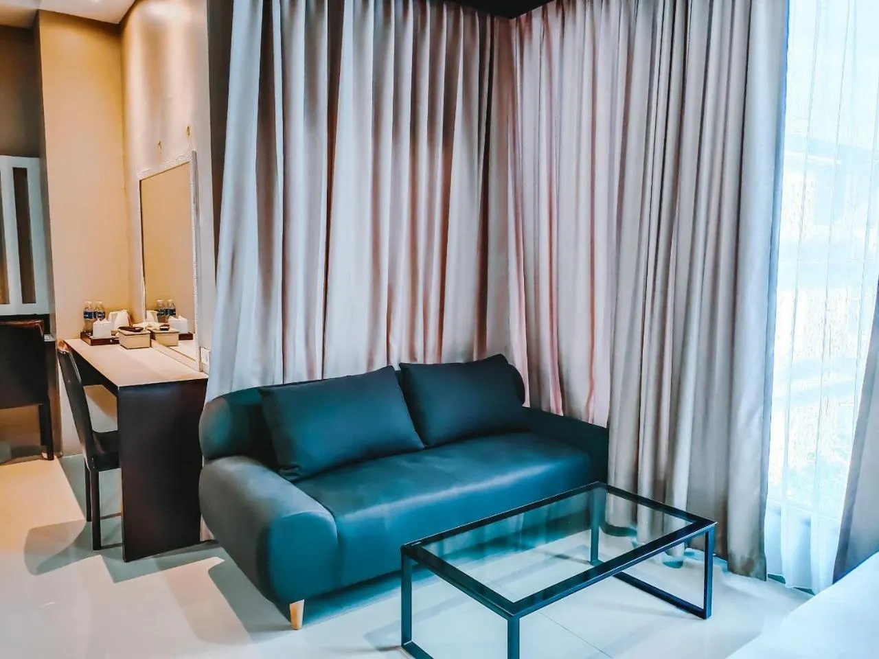 Living room in The Harbour Front Hotel